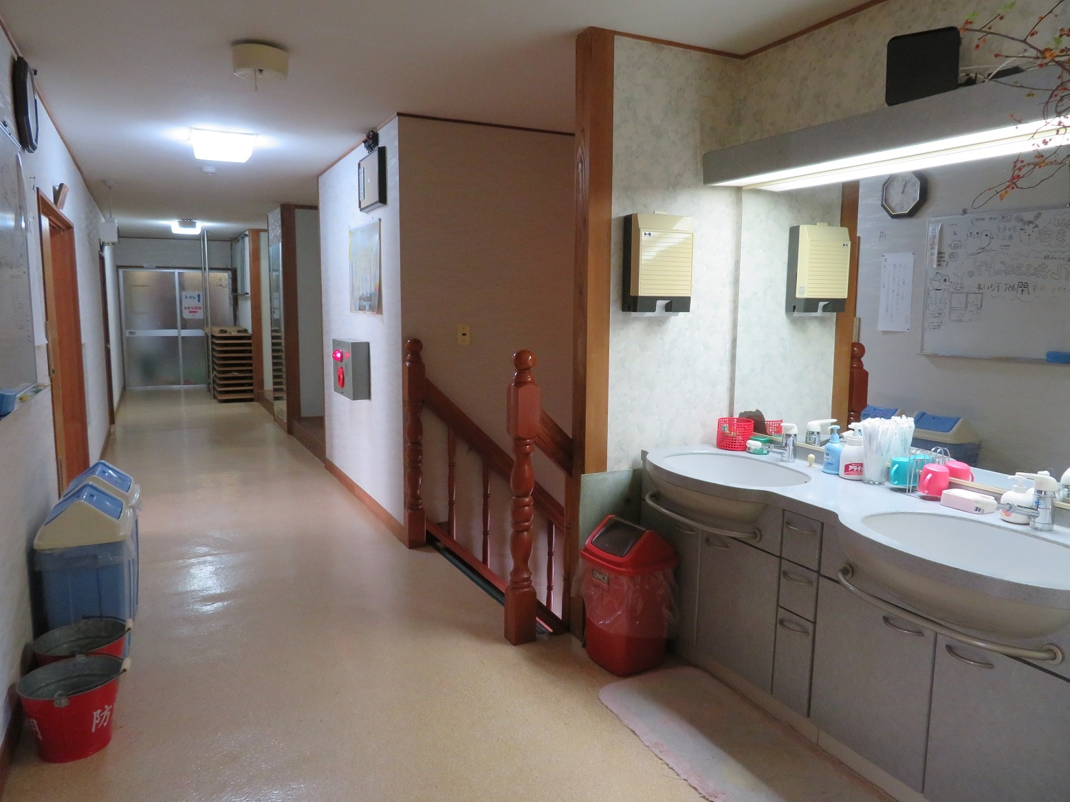 Garden corridor, washroom