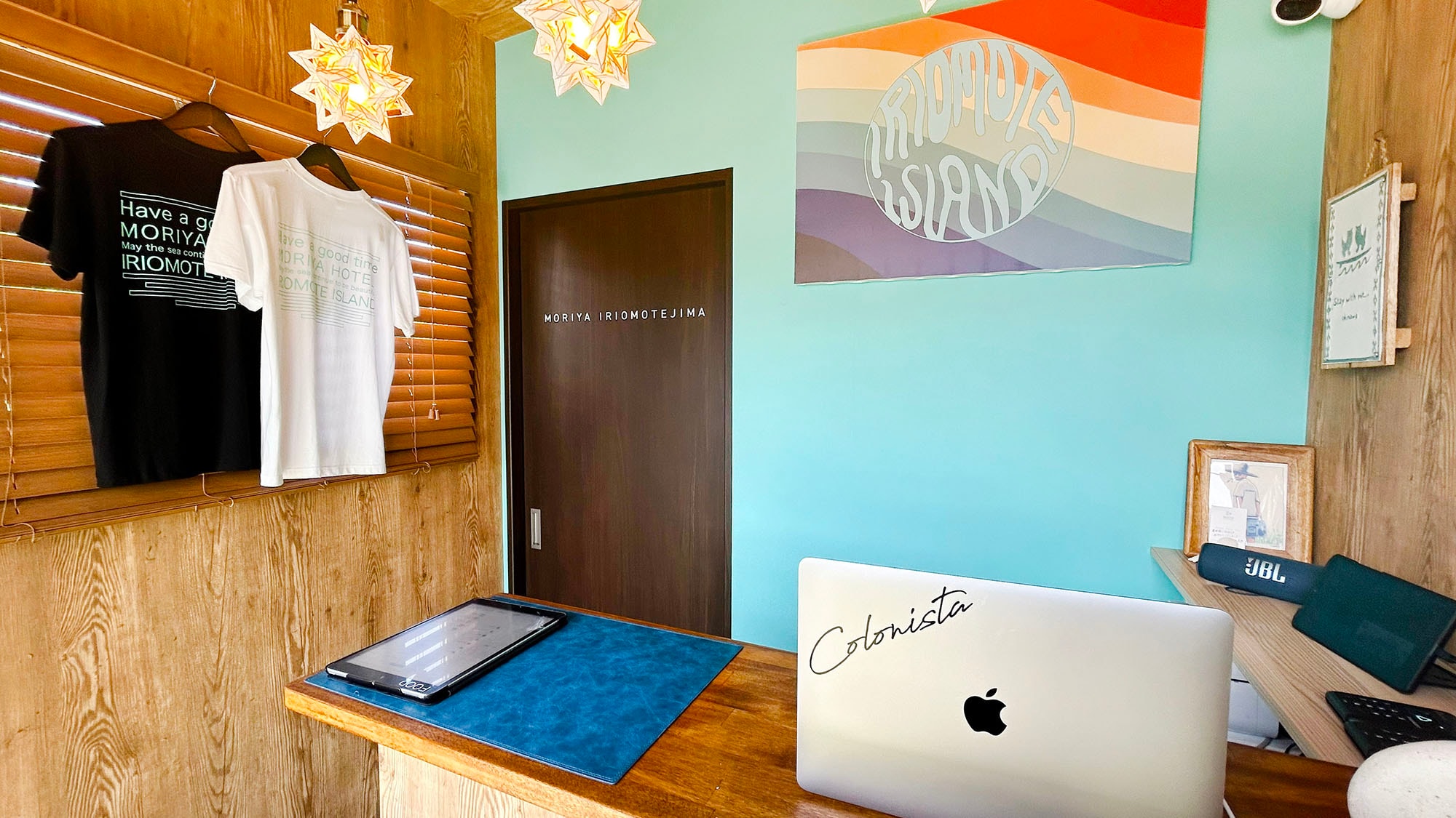 ・[Meja Depan] Selamat datang di Pulau Moriya Iriomote! Jangan ragu untuk menghubungi kami jika Anda memiliki pertanyaan.