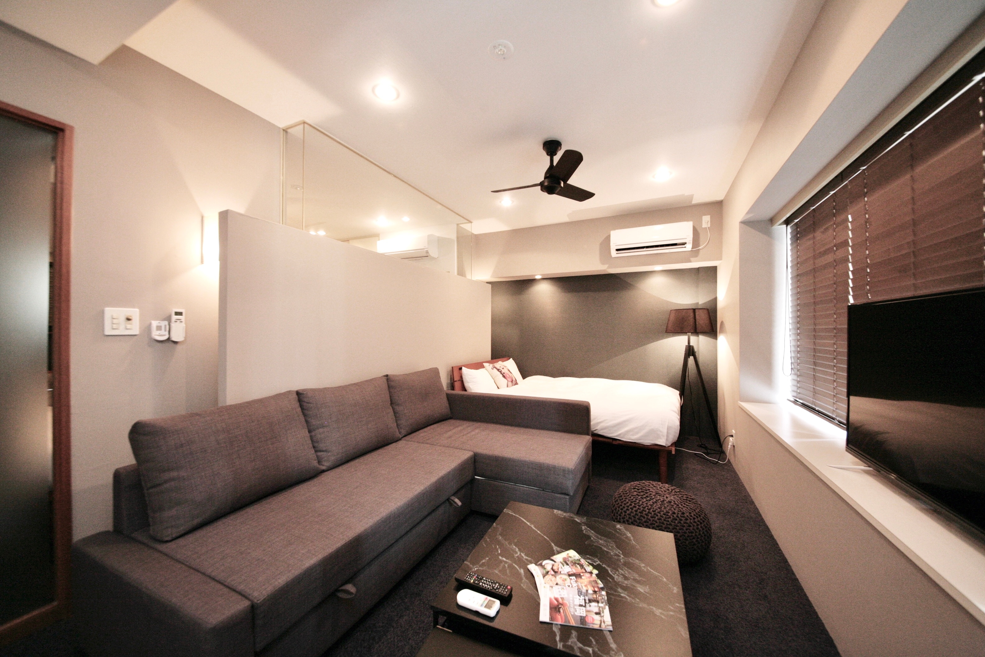 1LDK whole white kitchen side