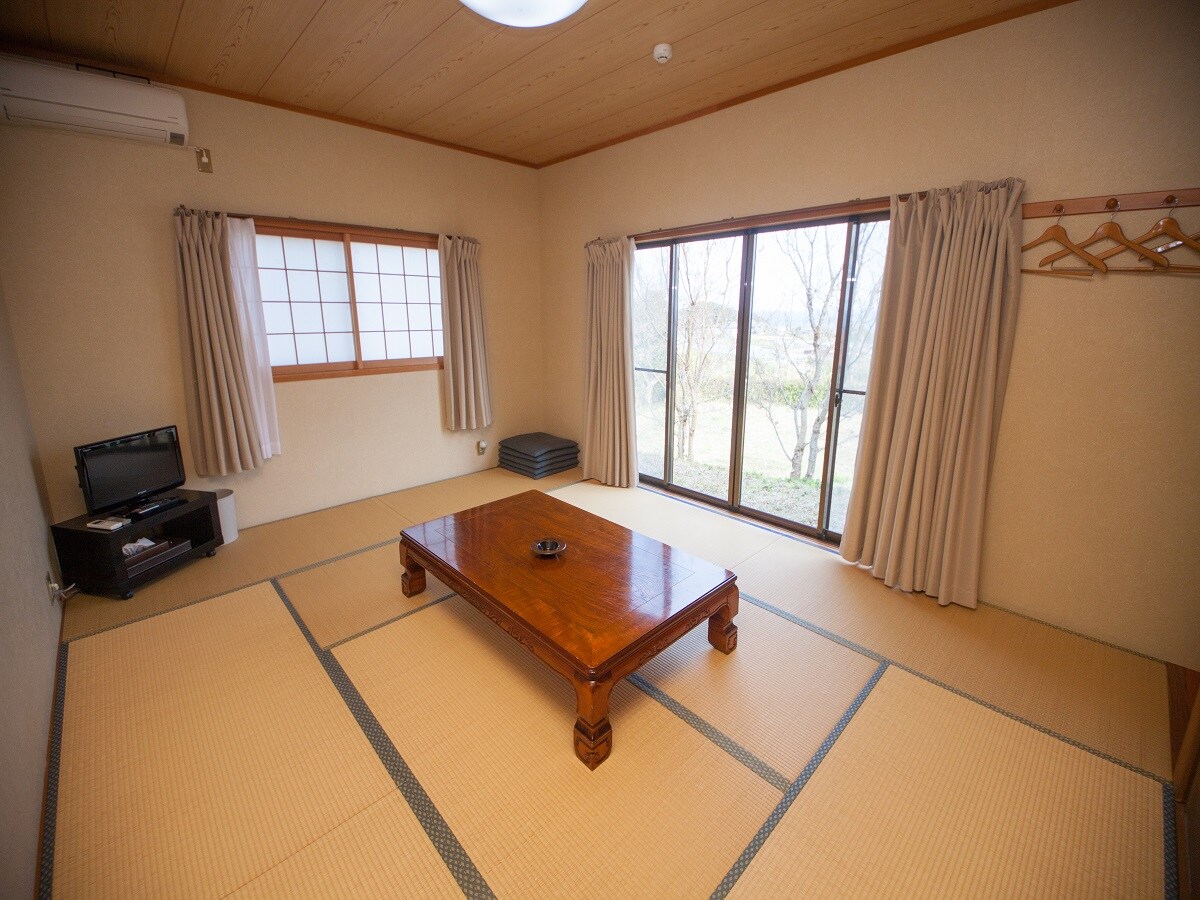 Japanese-style room (10 tatami mats)