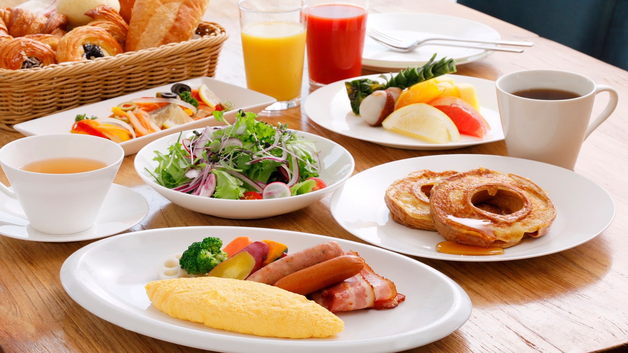 일본과 서양 뷔페 아침 식사 (예)