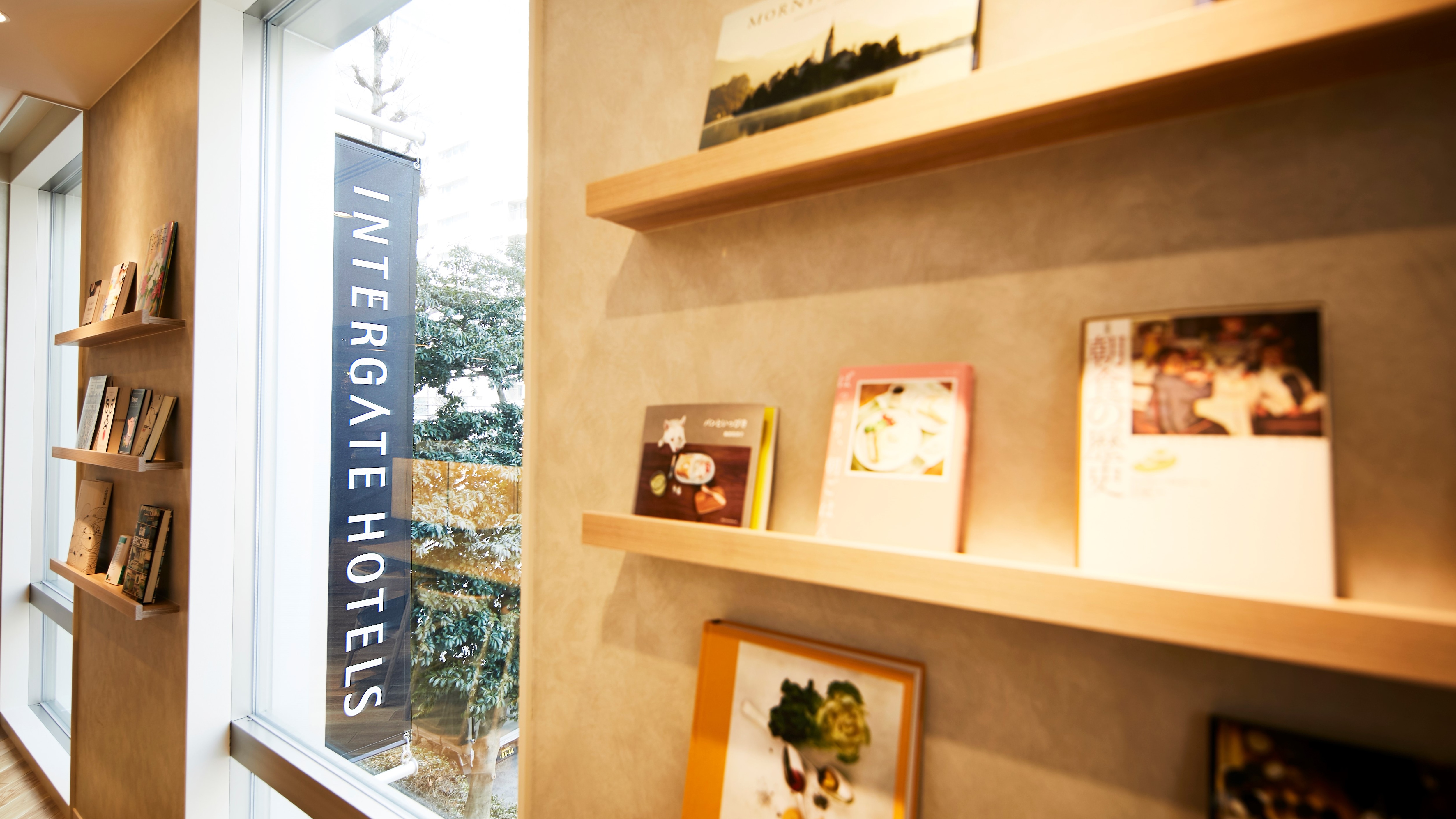 [Library] A lineup of various books, from visual books to reading materials. Please take a look by all means