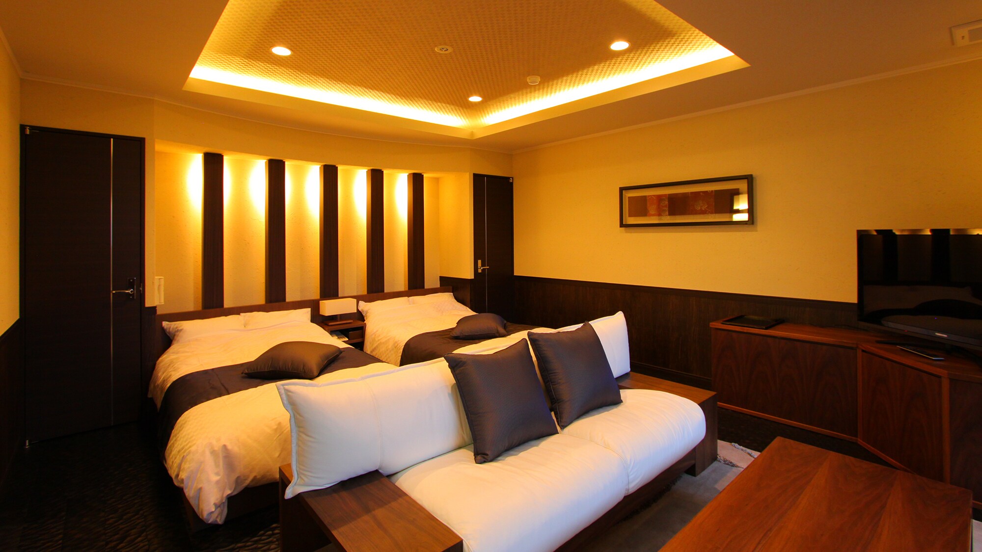 Western-style room with open-air bath