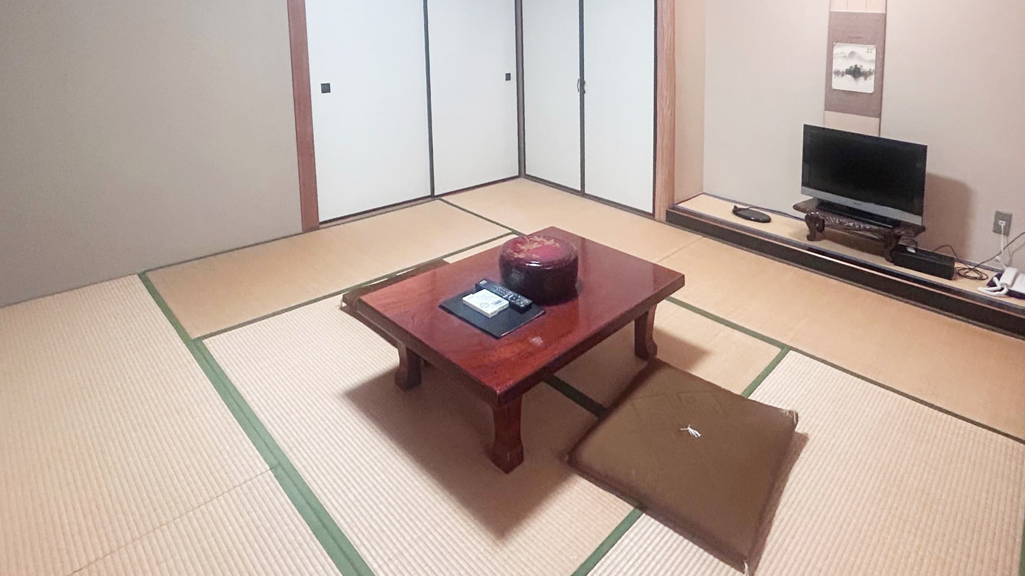 ■All rooms are non-smoking■A relaxing 10-tatami Japanese-style room by the lake where you can spend time with your beloved dog