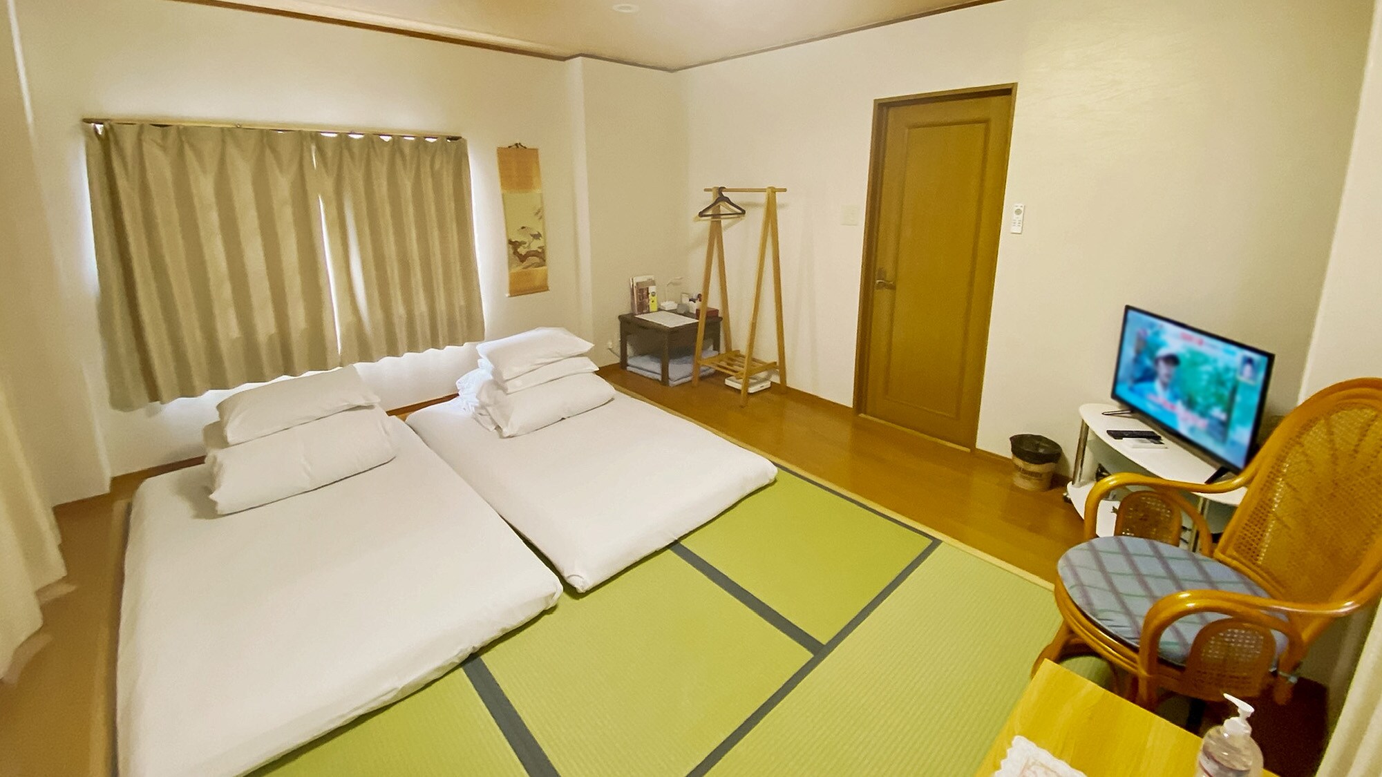 ・ [頂樓日式家庭房]所有床上用品都是被褥。