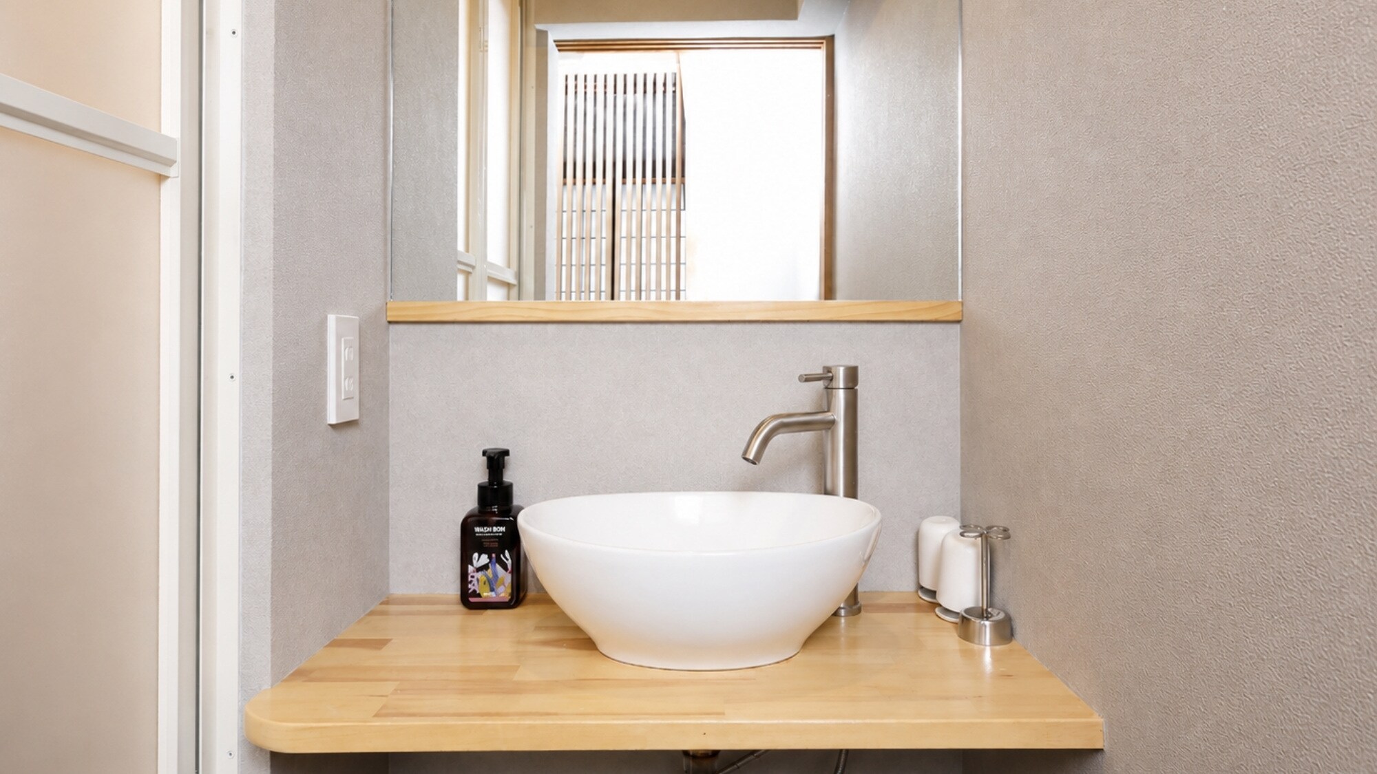 [10 tatami mats] Japanese modern deluxe | Accommodates 3 people, with shower toilet.