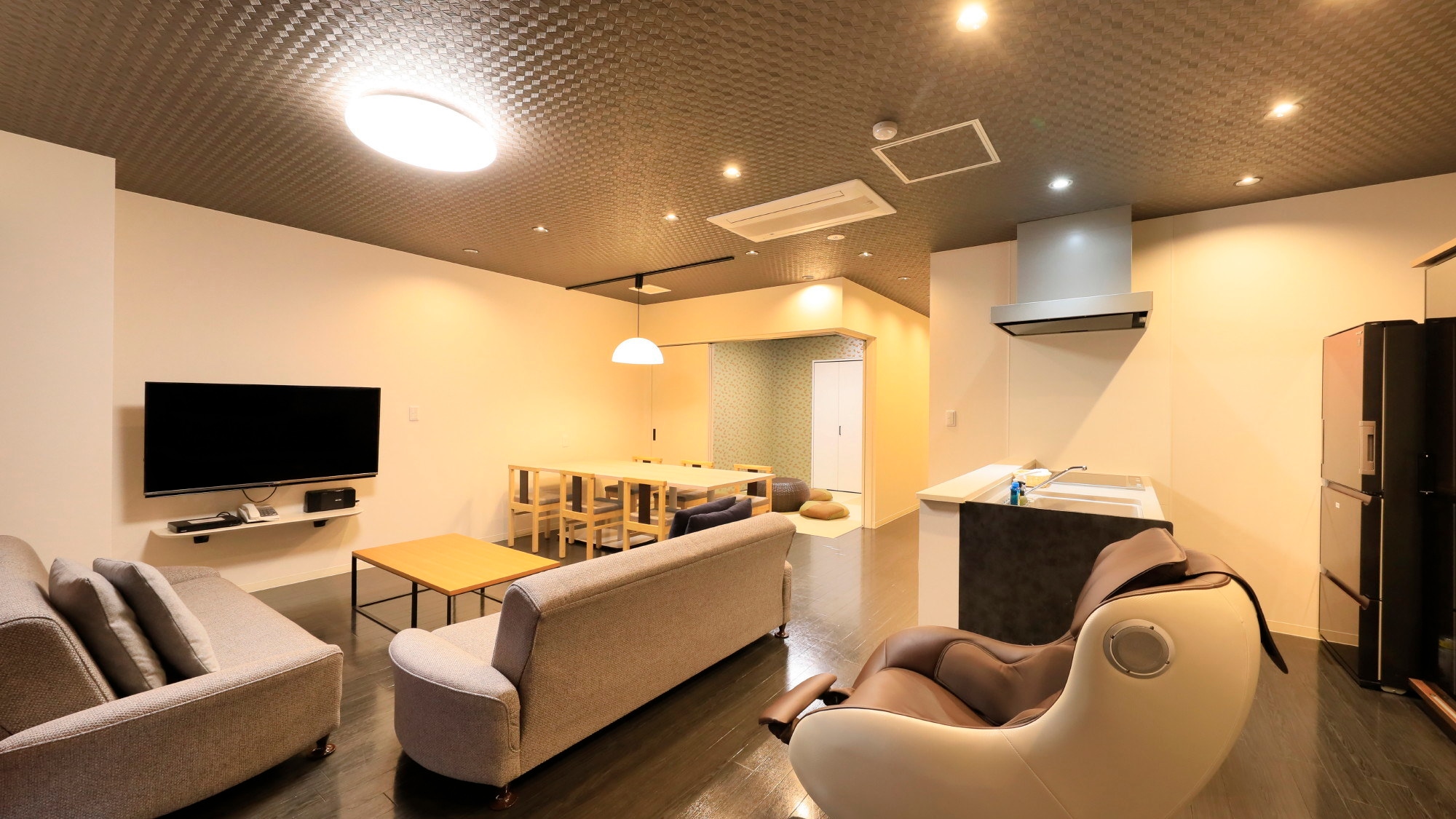 [Example of a Deluxe Room] 75 square meters, 2LDK - Room. This room can accommodate up to 6 people.