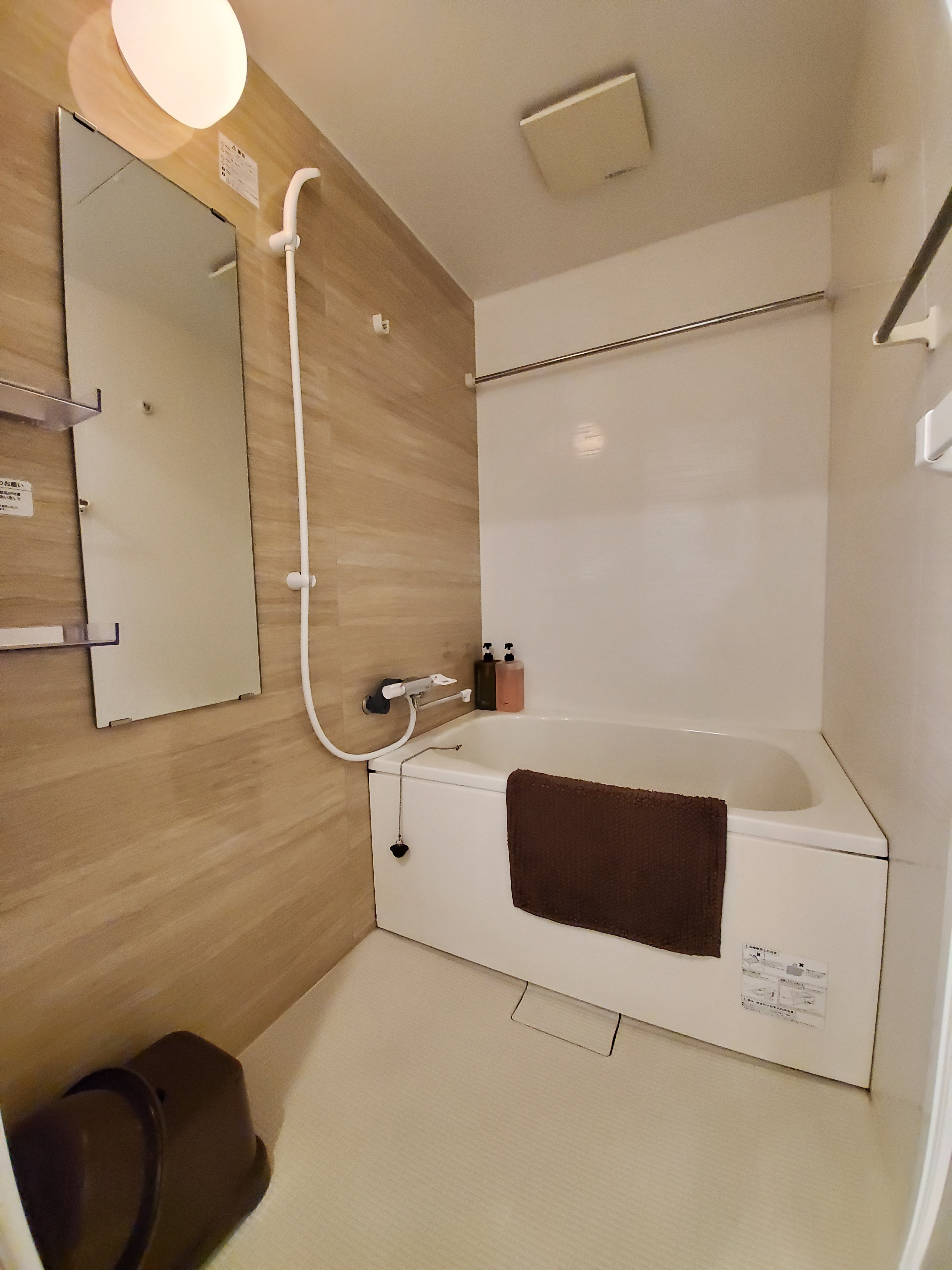 Apartemen 2 Kamar Mandi Tunggal Bebas-Rokok