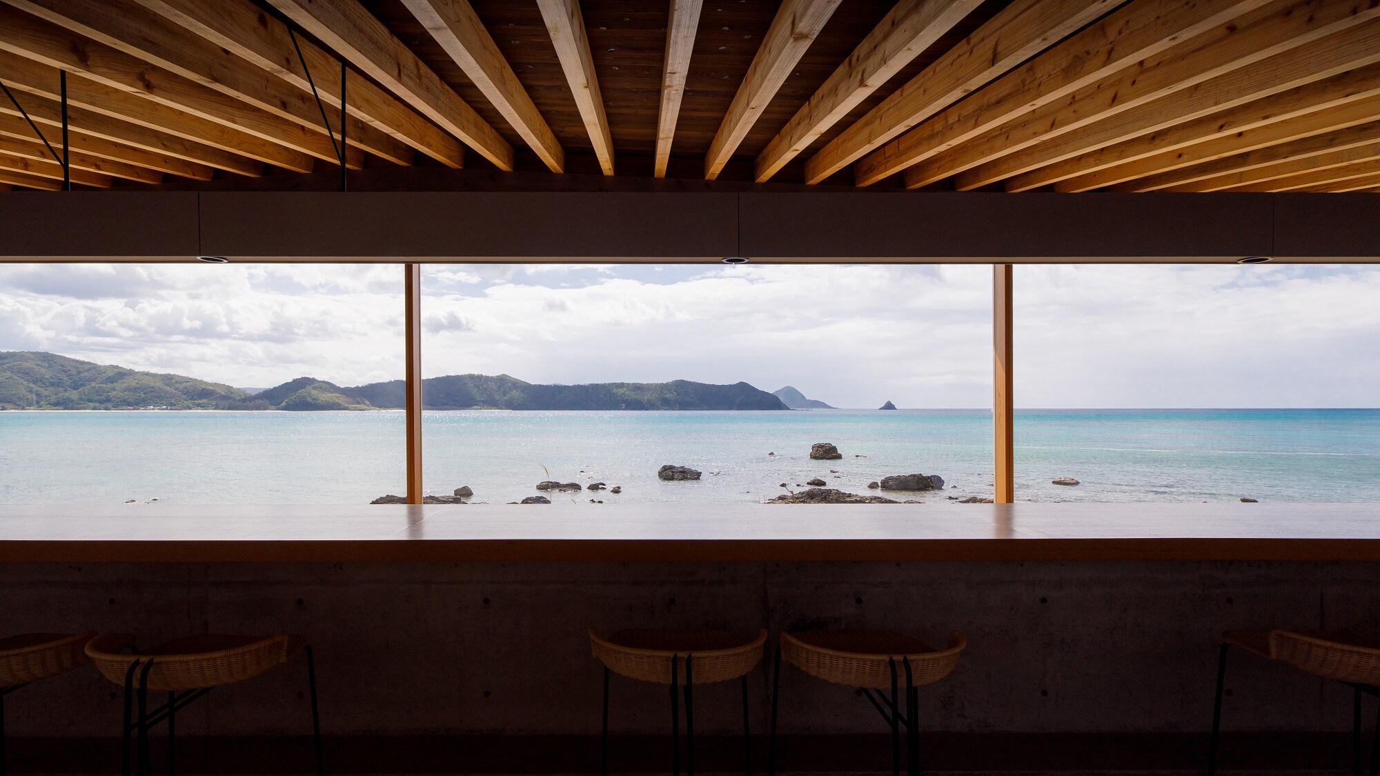 [2 น้ำ] ร้านอาหารริมชายหาดที่มองเห็นอ่าว Akagi Mei แผ่กระจายอยู่ตรงหน้าคุณ