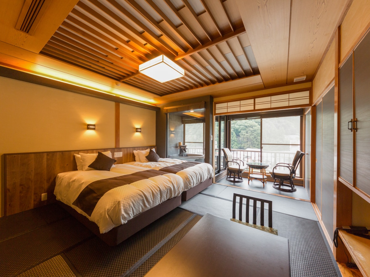 Main building Modern Japanese-style room 10 tatami mats + next room [Room with semi-open-air bath]