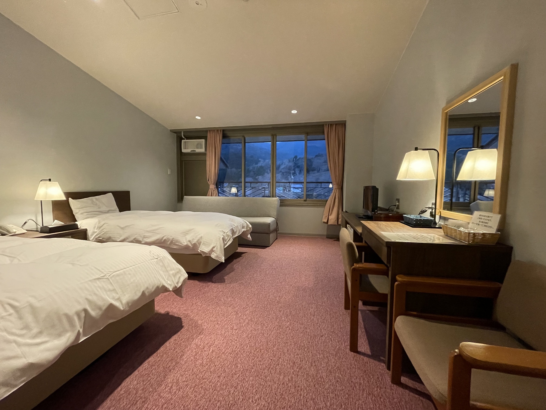 Western-style twin room