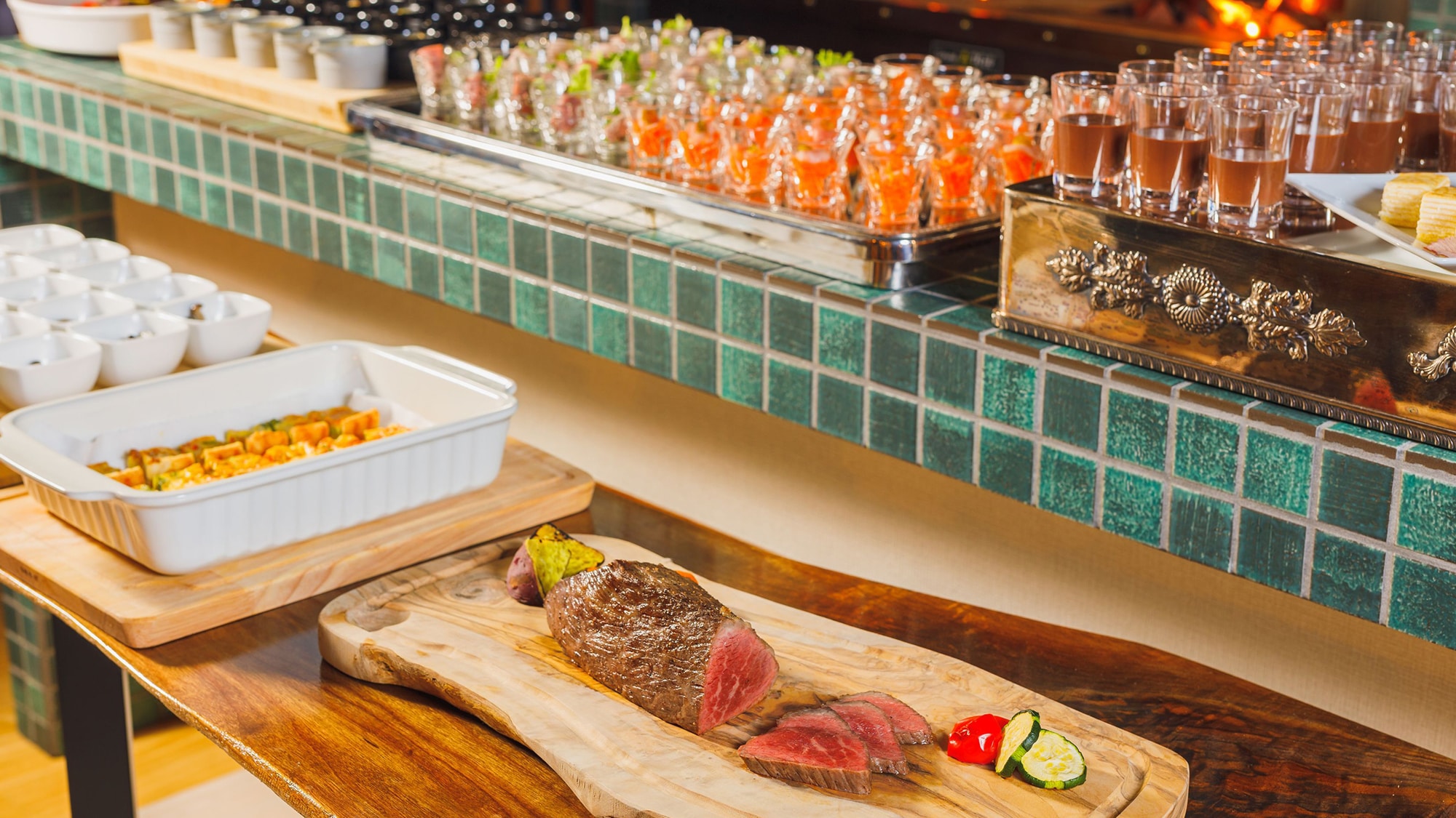 [Zao beef firewood grill + half buffet] Enjoy 100g of Zao beef as the main dish, and about 10 other items in the half buffet.