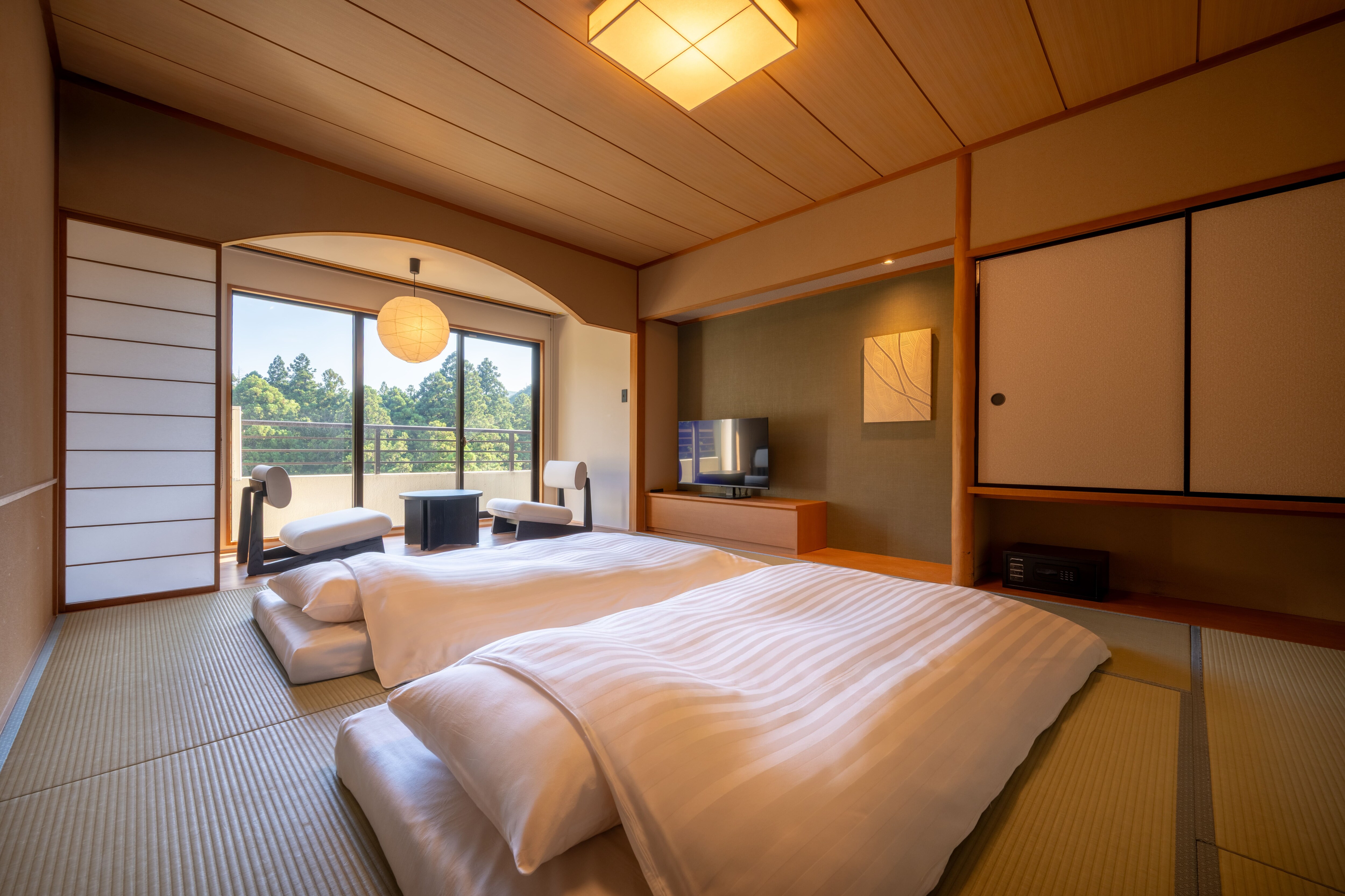 Superior Japanese-style room *Guests are required to lay out their own futons.
