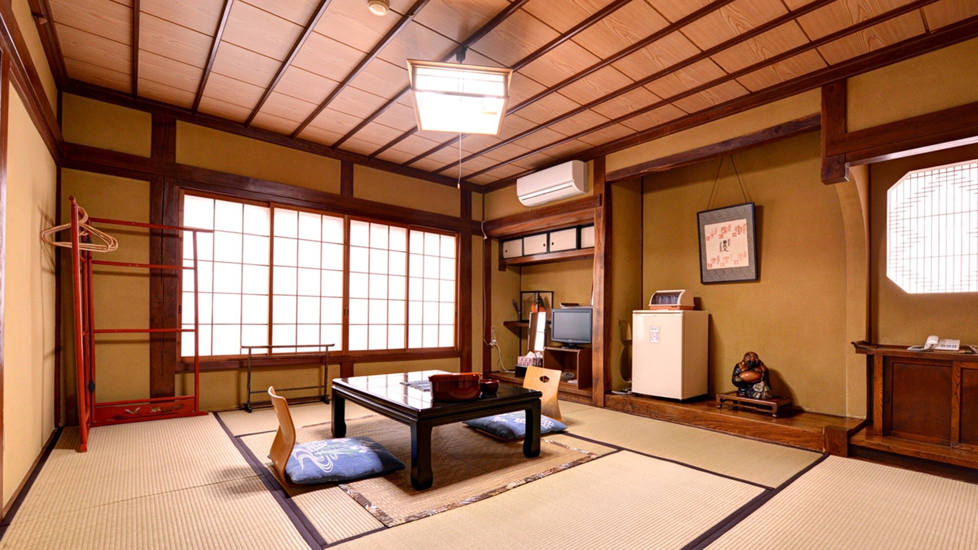 *[Ví dụ về phòng theo phong cách Nhật Bản rộng 10 chiếu tatami] Hãy thư giãn trong phòng theo phong cách Nhật Bản với bầu không khí yên tĩnh.
