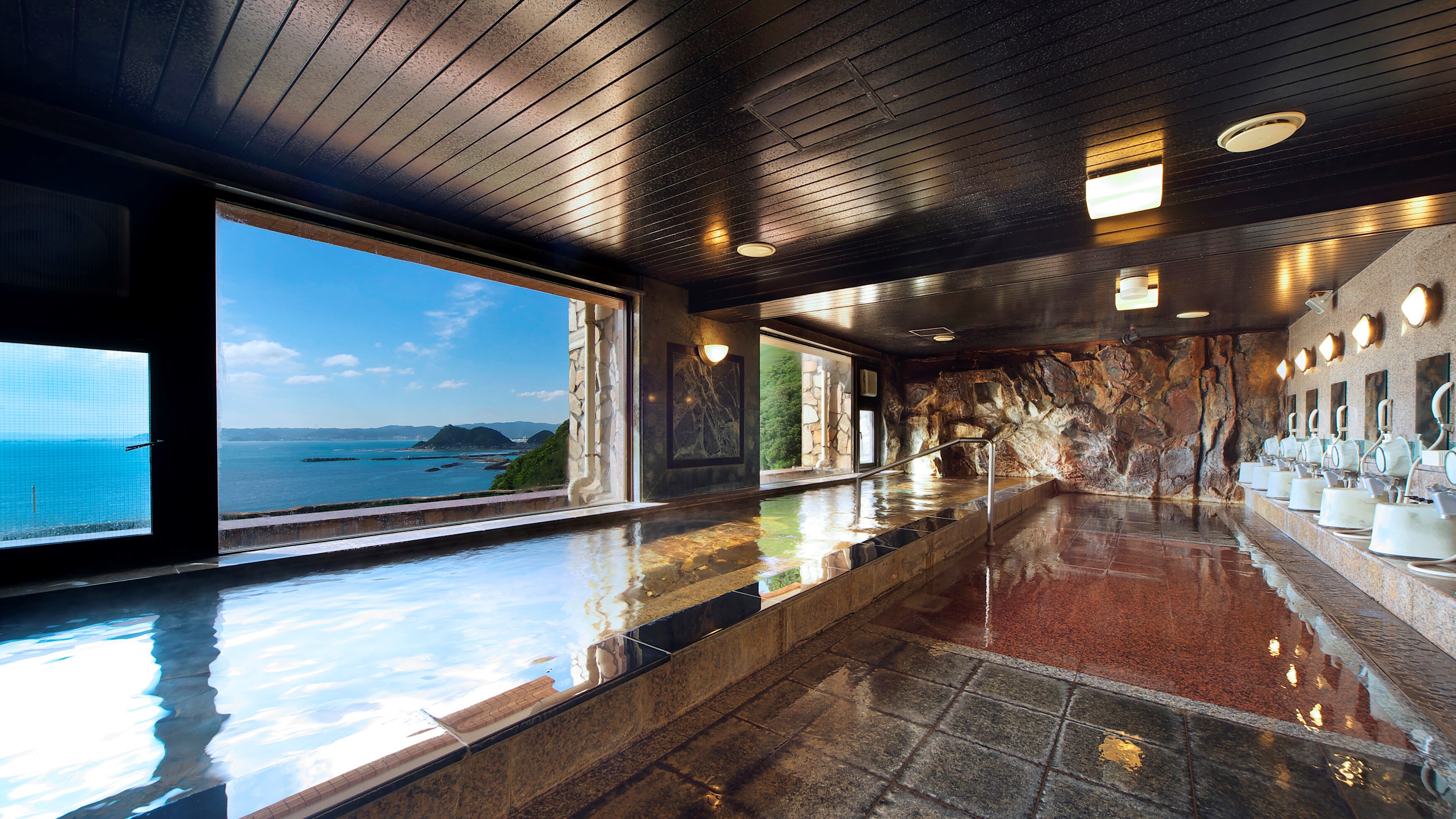 A bathhouse with a panoramic view of the Pacific Ocean! (Tower building 6th floor observation bath)