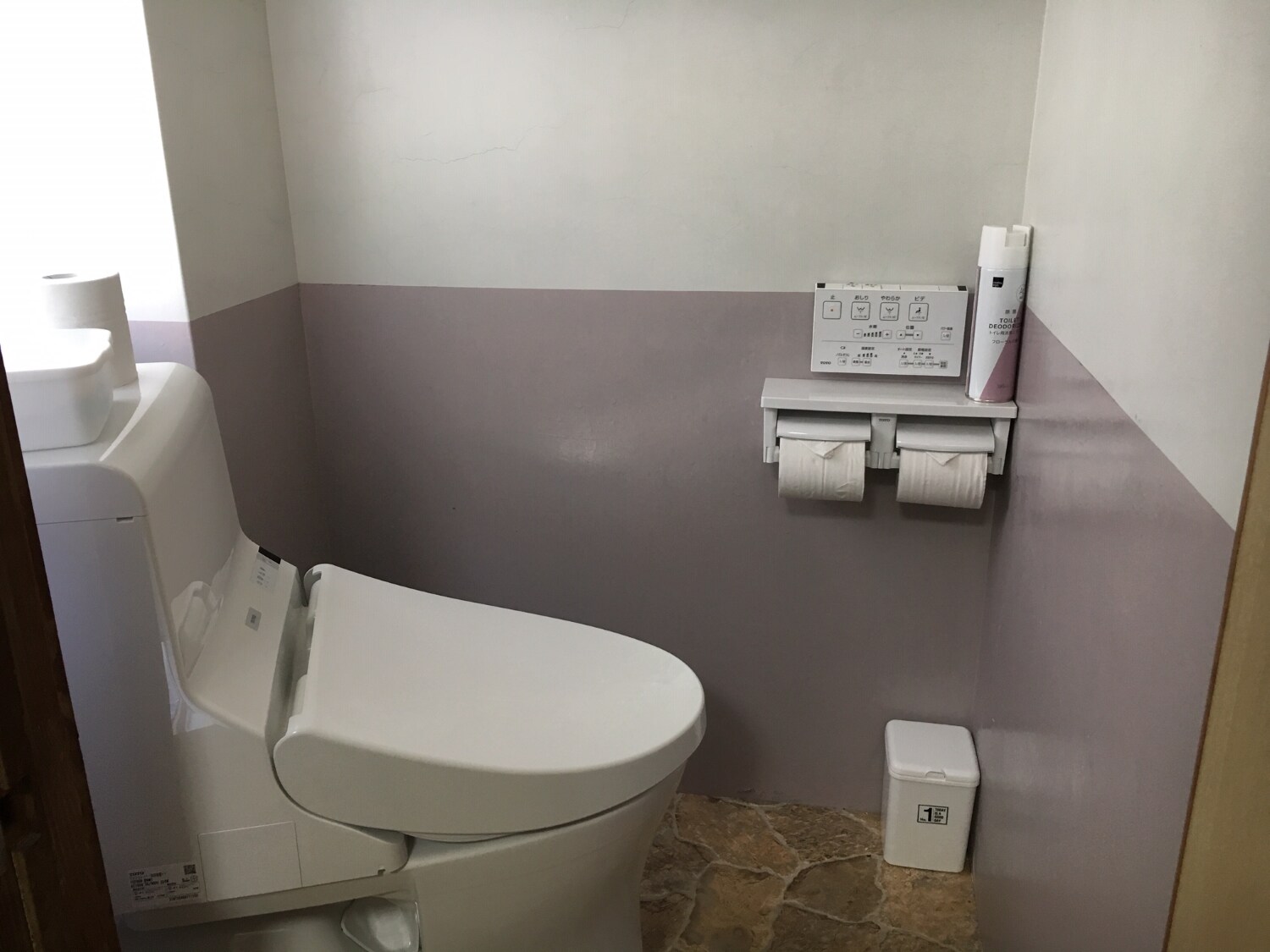 ・ Equipped with a toilet with a washing machine