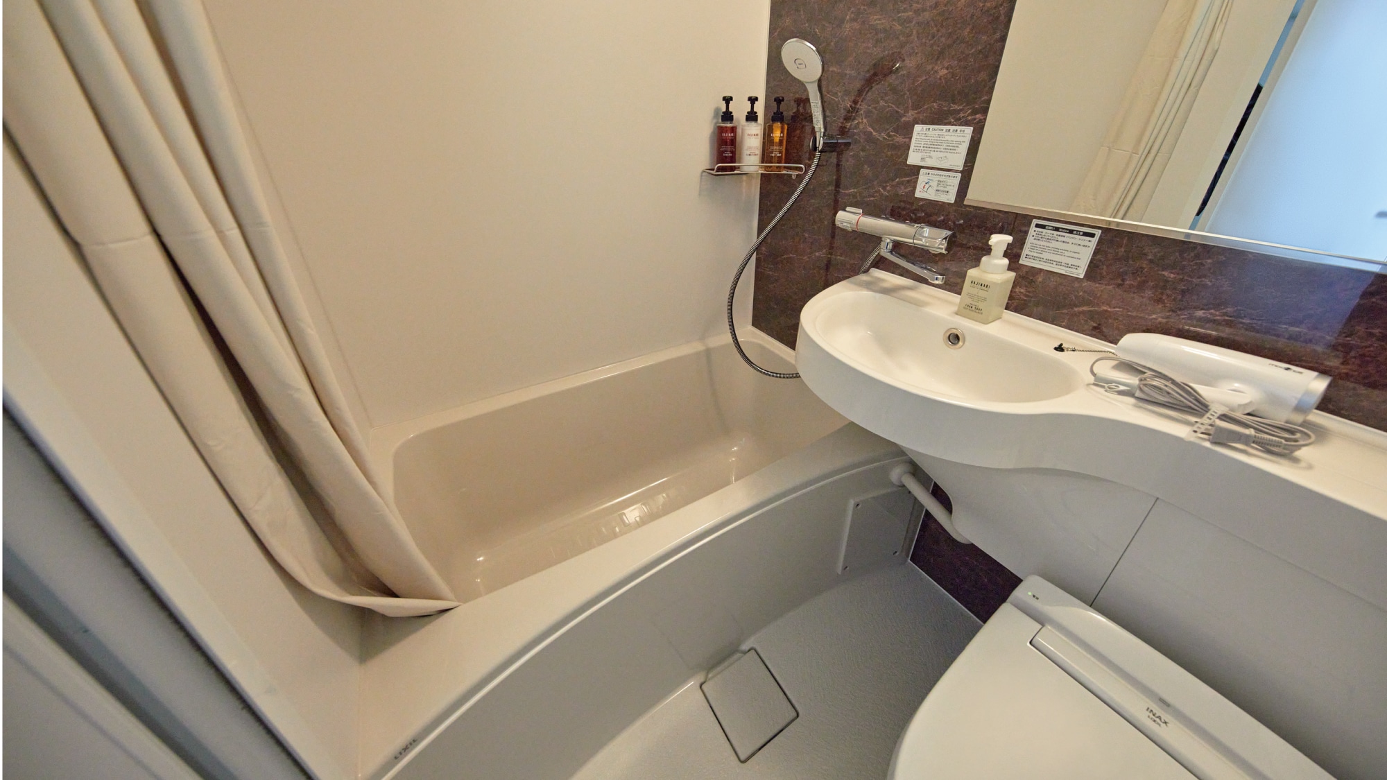 Triple Harbor View Family Room (sofa bed) Bathroom