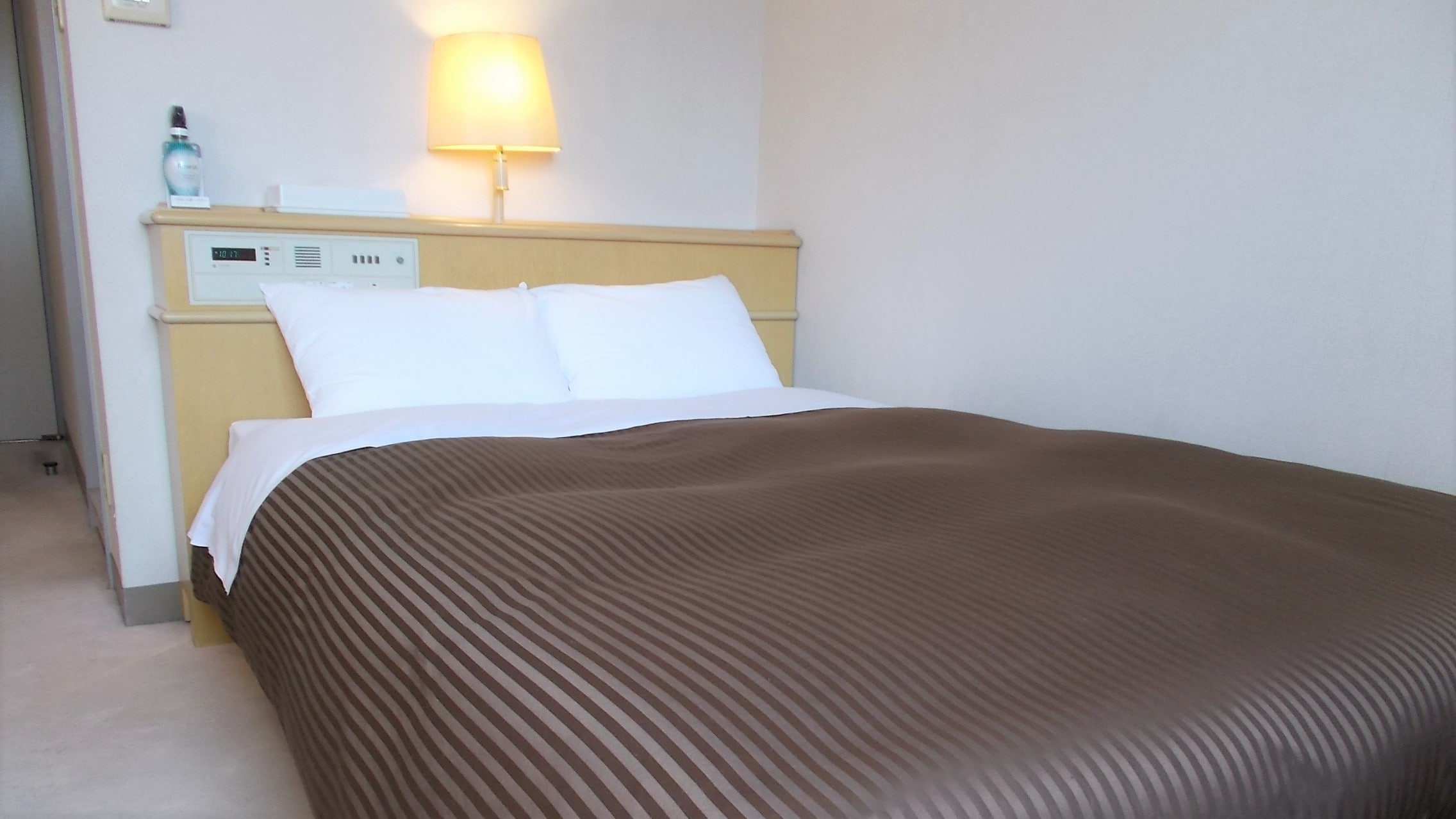 Semi-double room: Relax in a spacious semi-double bed