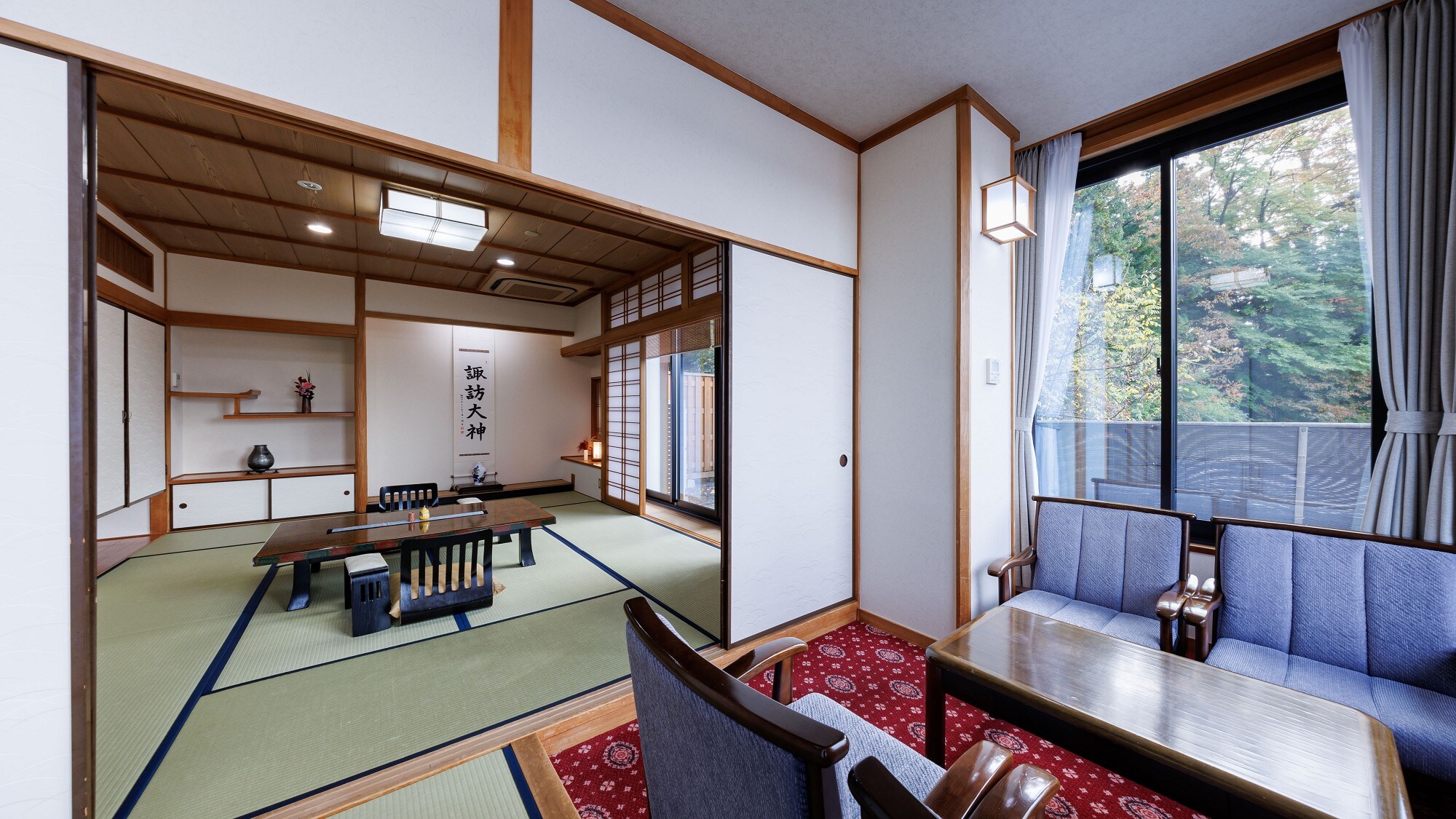 ■ [Kinpa, Peacock, Hagoromo] Japanese-style room with 13 tatami mats and a large veranda