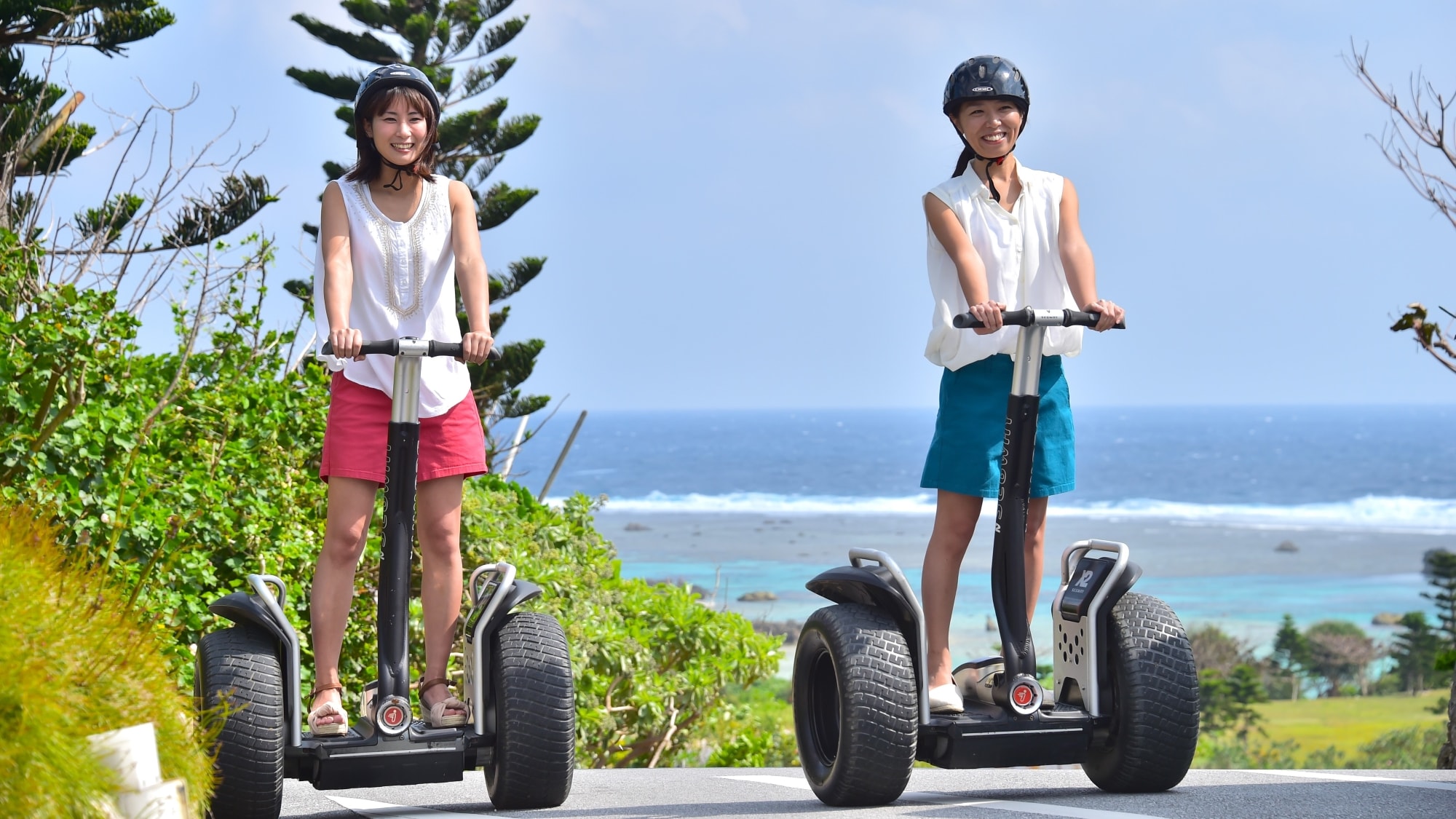 [Segway] Easy to operate by shifting your center of gravity! Experience the next generation vehicle, the Segway.