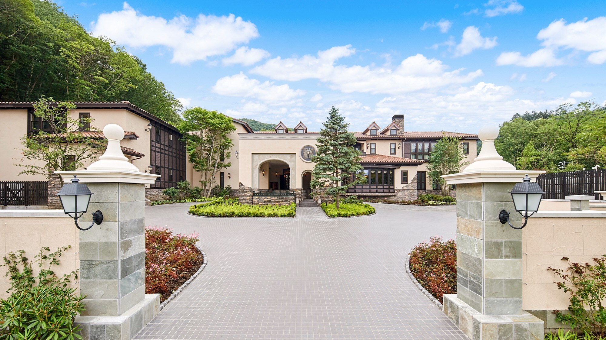 Main building / Exterior / Our hotel is located in the midst of magnificent nature on an area of 230,000 square meters. We welcome you with beautiful scenery and high-quality hospitality.