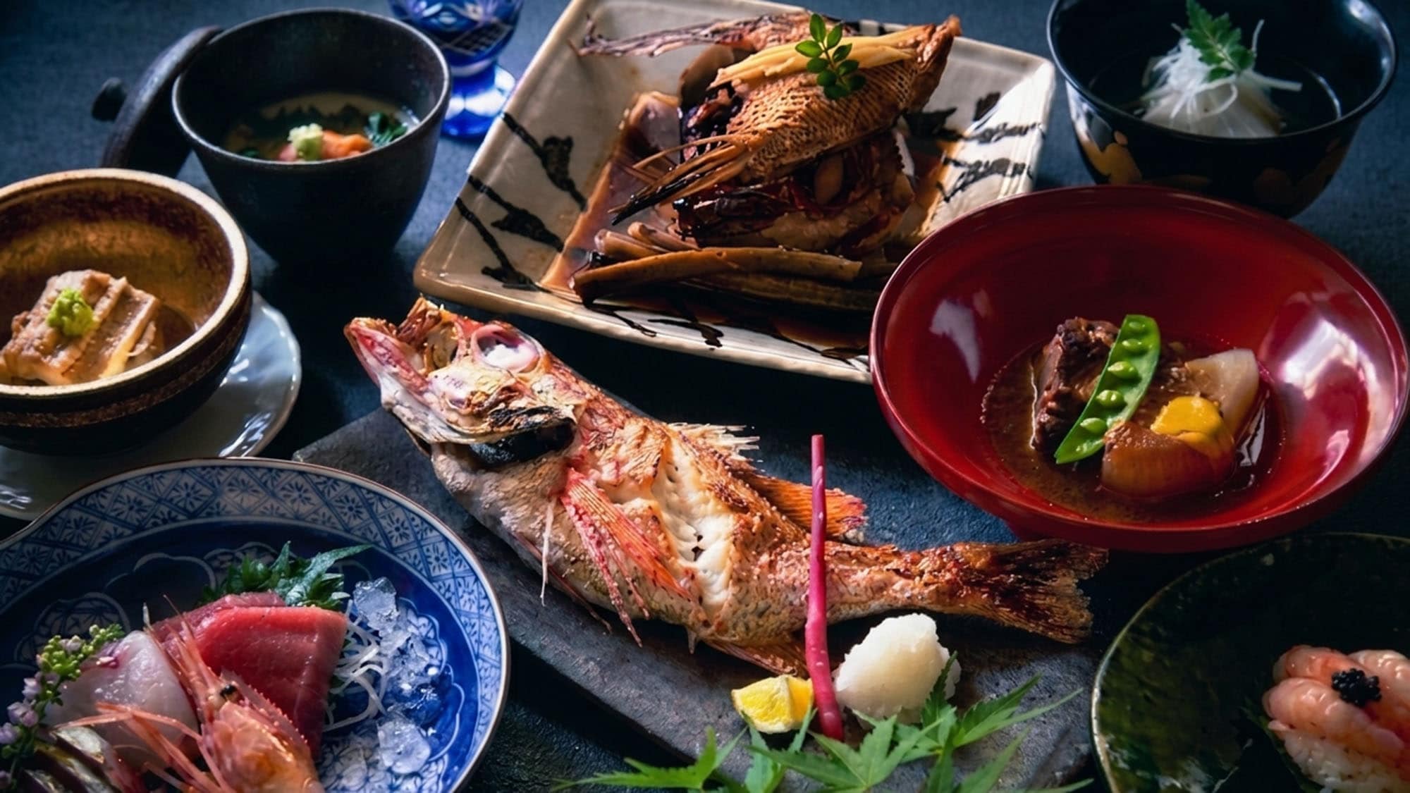 ■【月町套餐】我们提供高品质、创意十足的怀石料理，选用当日最上等的时令食材，旨在让您在数量和质量上都感到满意。