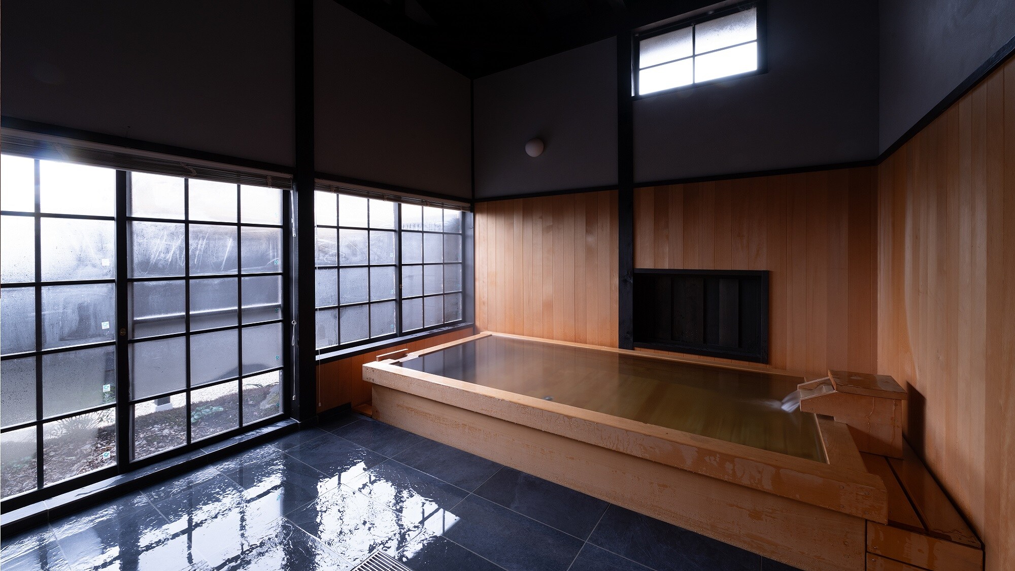 Nhà truyền thống Nhật Bản, Phòng tắm khách sạn JYOYAMA Villa (suối nước nóng tự nhiên)