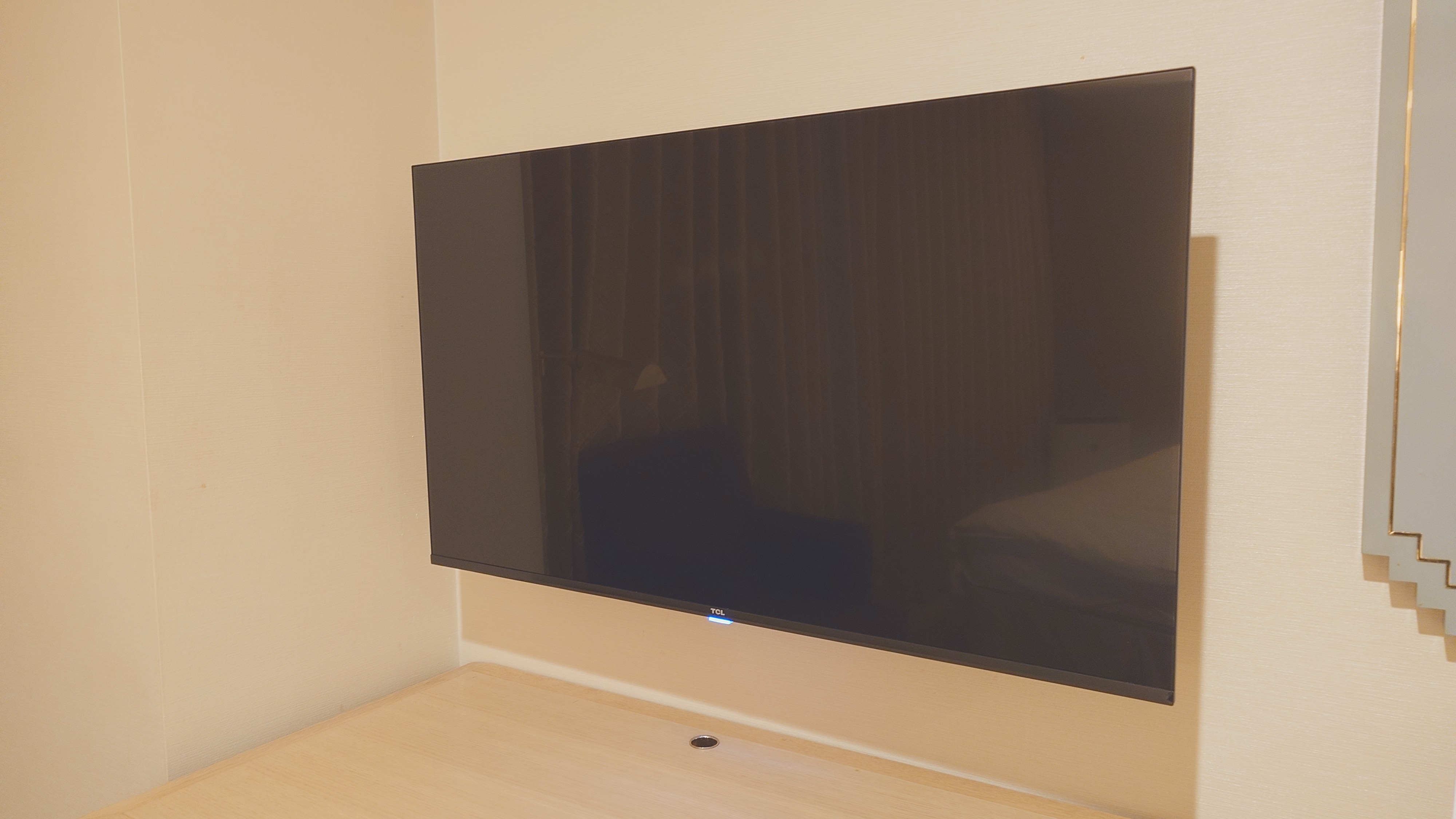 壁掛けテレビ