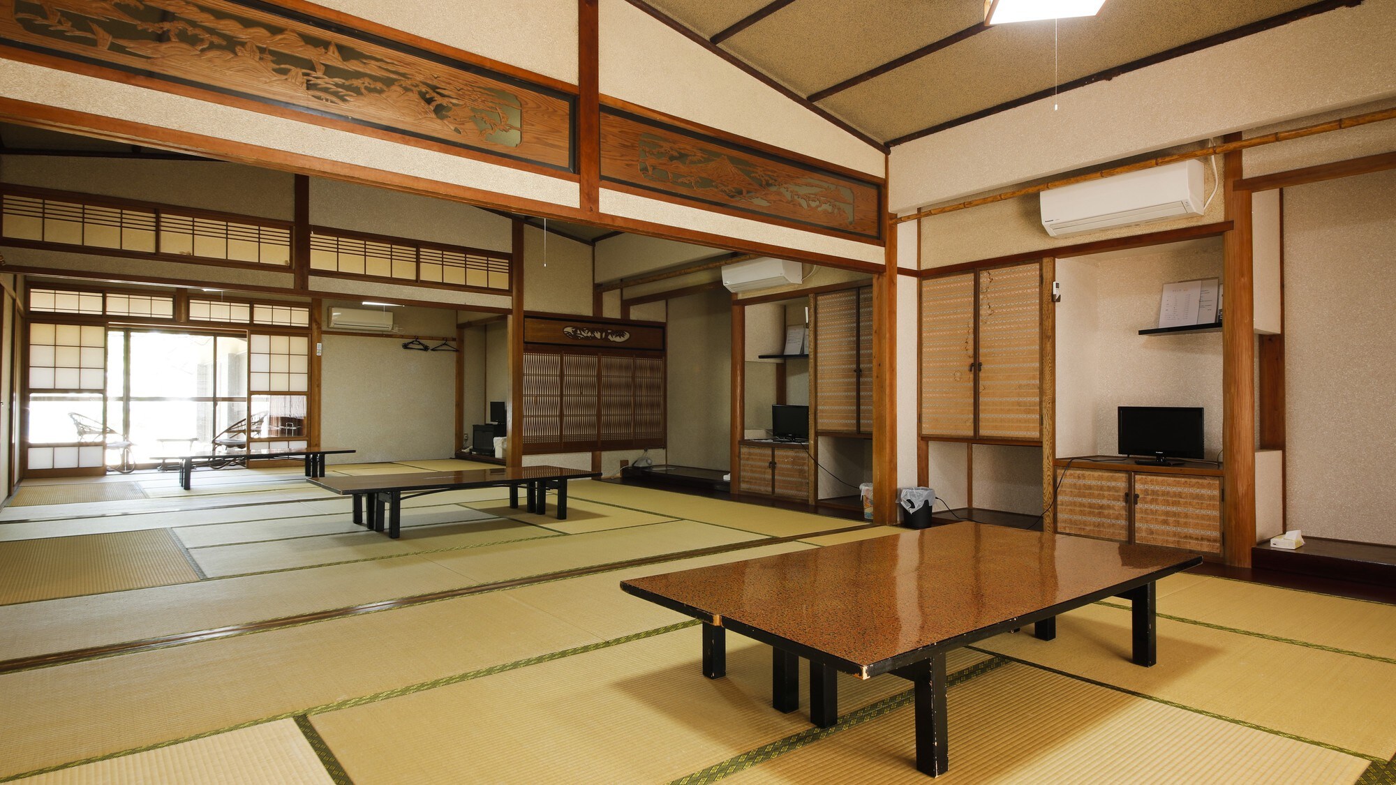 Enjoy a relaxing meal in a private space / example