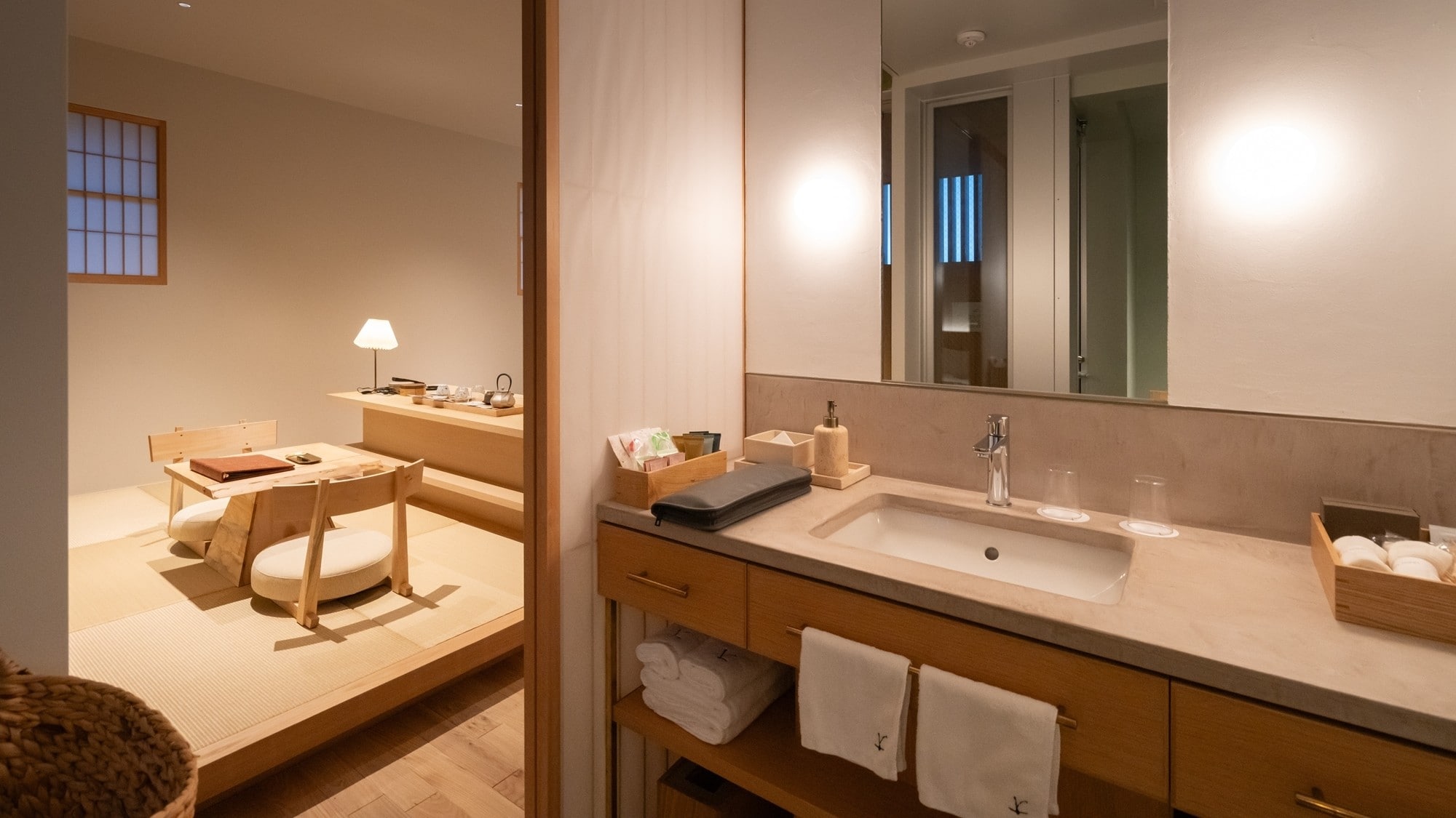 [Bathroom/Standard Room] Carefully selected amenities are provided at the washbasin.