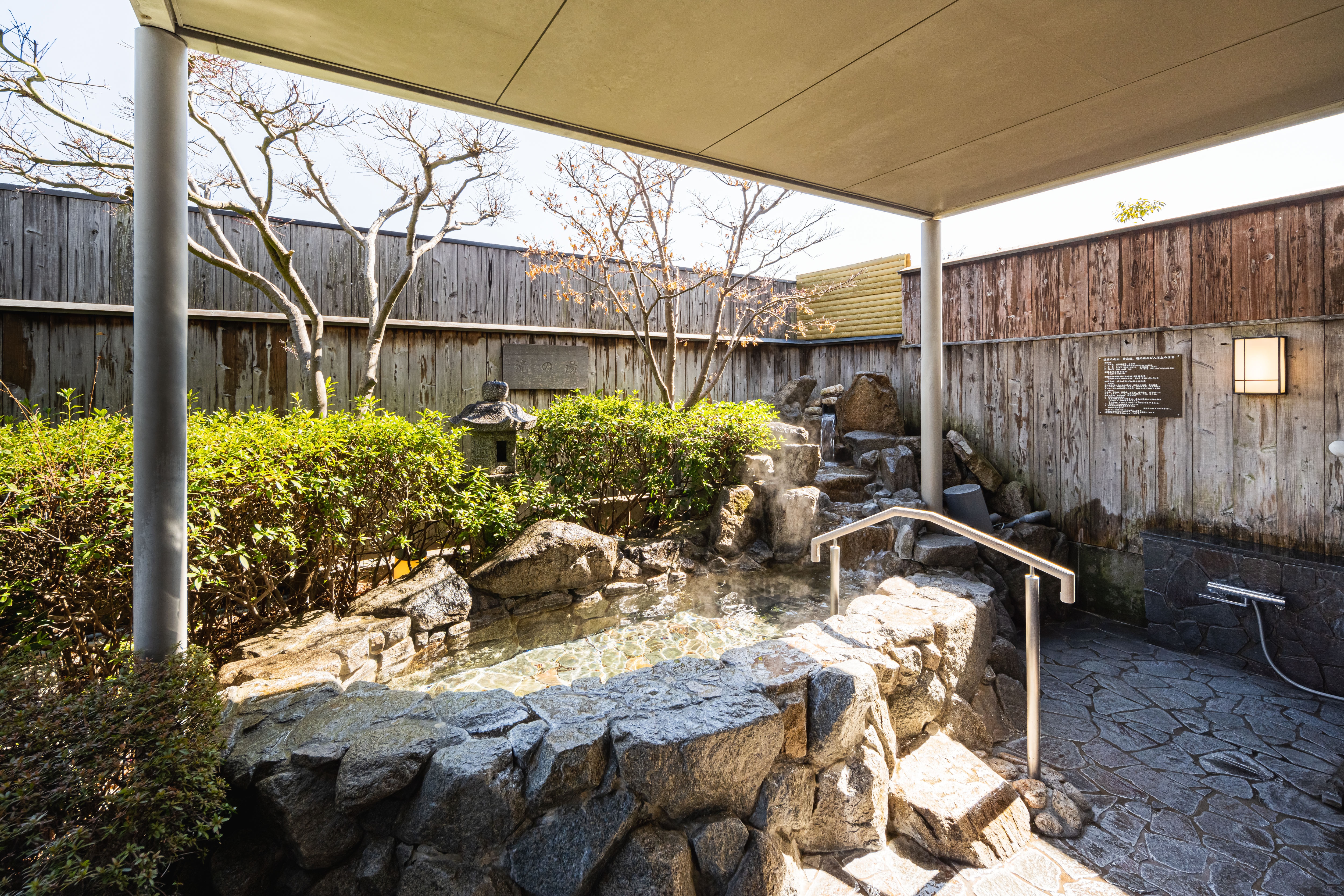 Special guest room with open-air bath “Room 709 Taki no Yu”