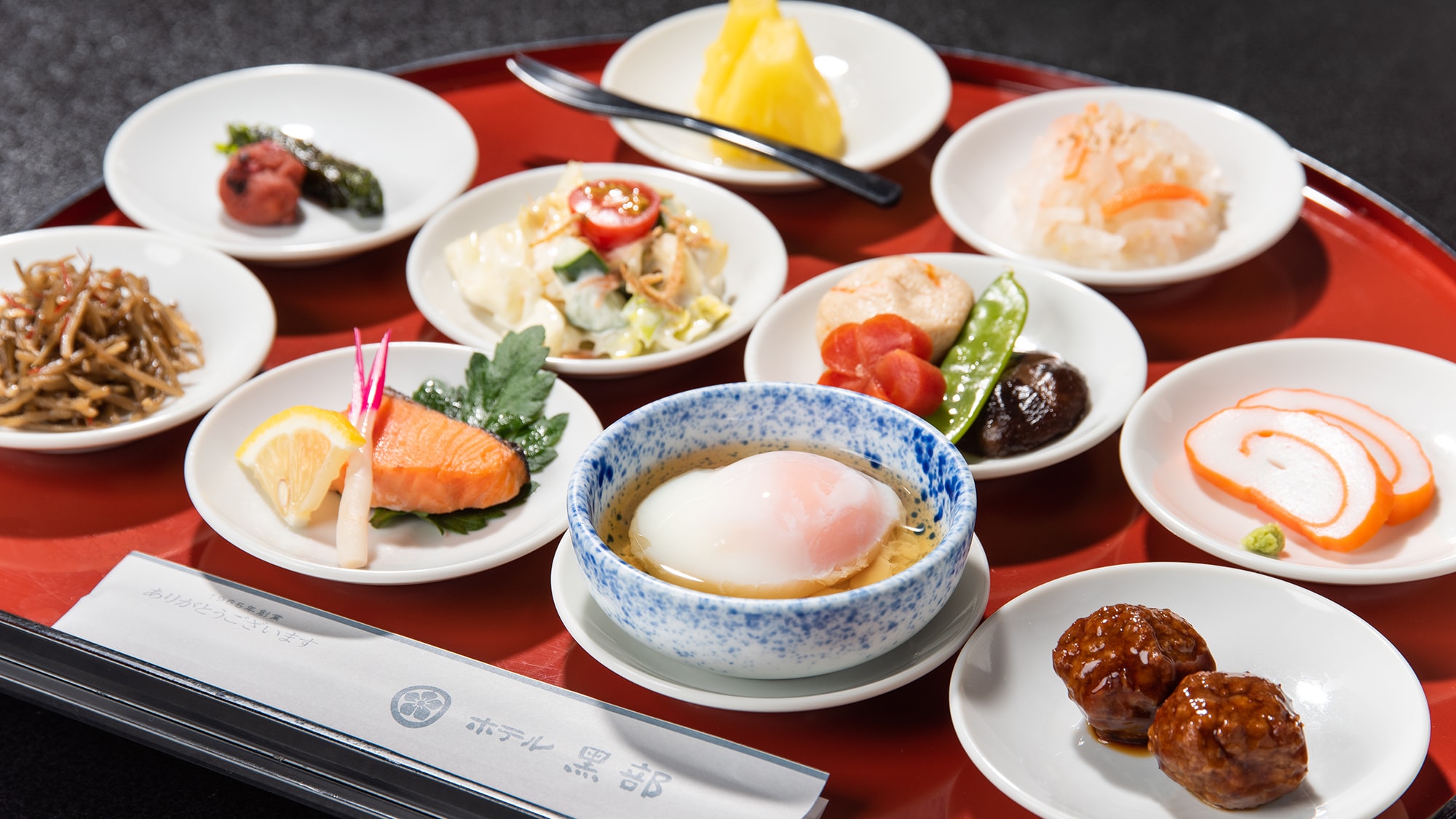 【早餐範例】使用當地食材和10種小菜製作的正宗富山早餐！