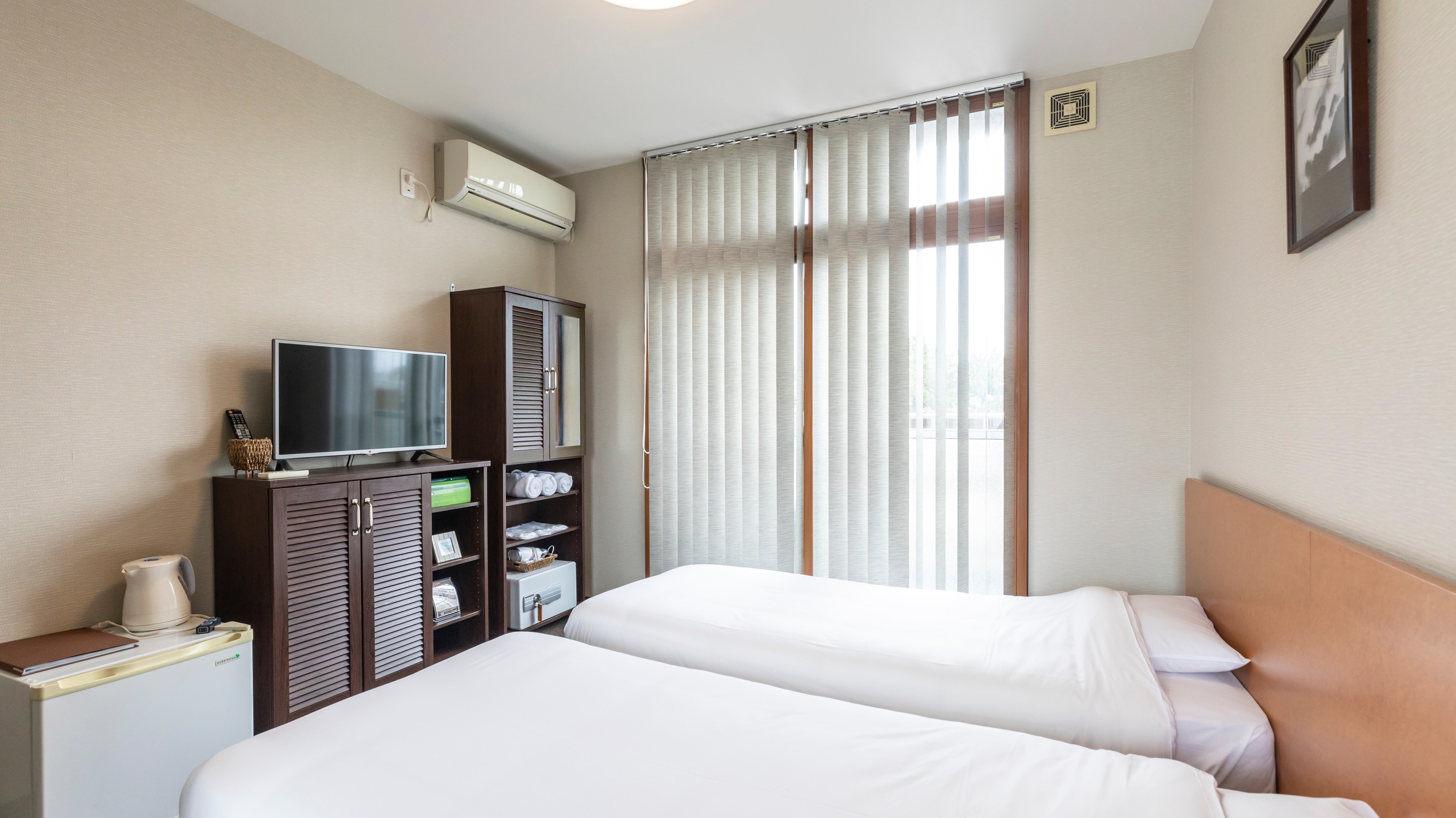[Non-smoking] Japanese-Western style room for 1-3 people