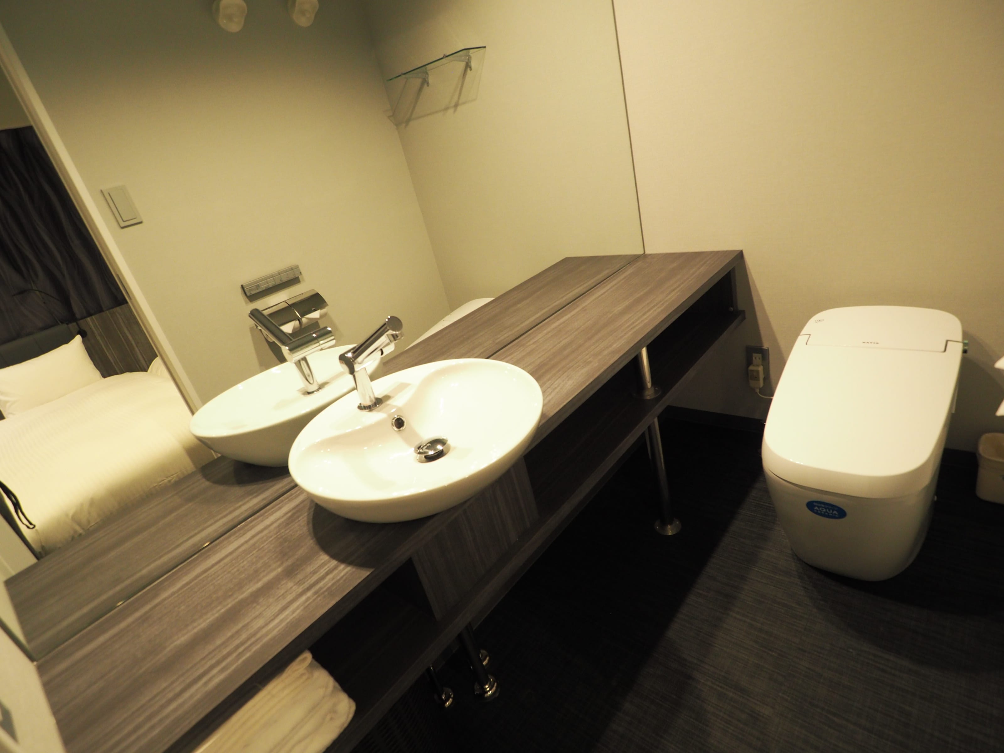 Kamar mandi (dua/tiga)