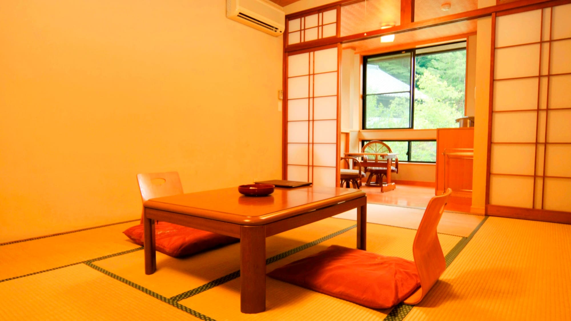 Room: 2nd floor Japanese-style room [same floor as bath and dining area] with washlet toilet