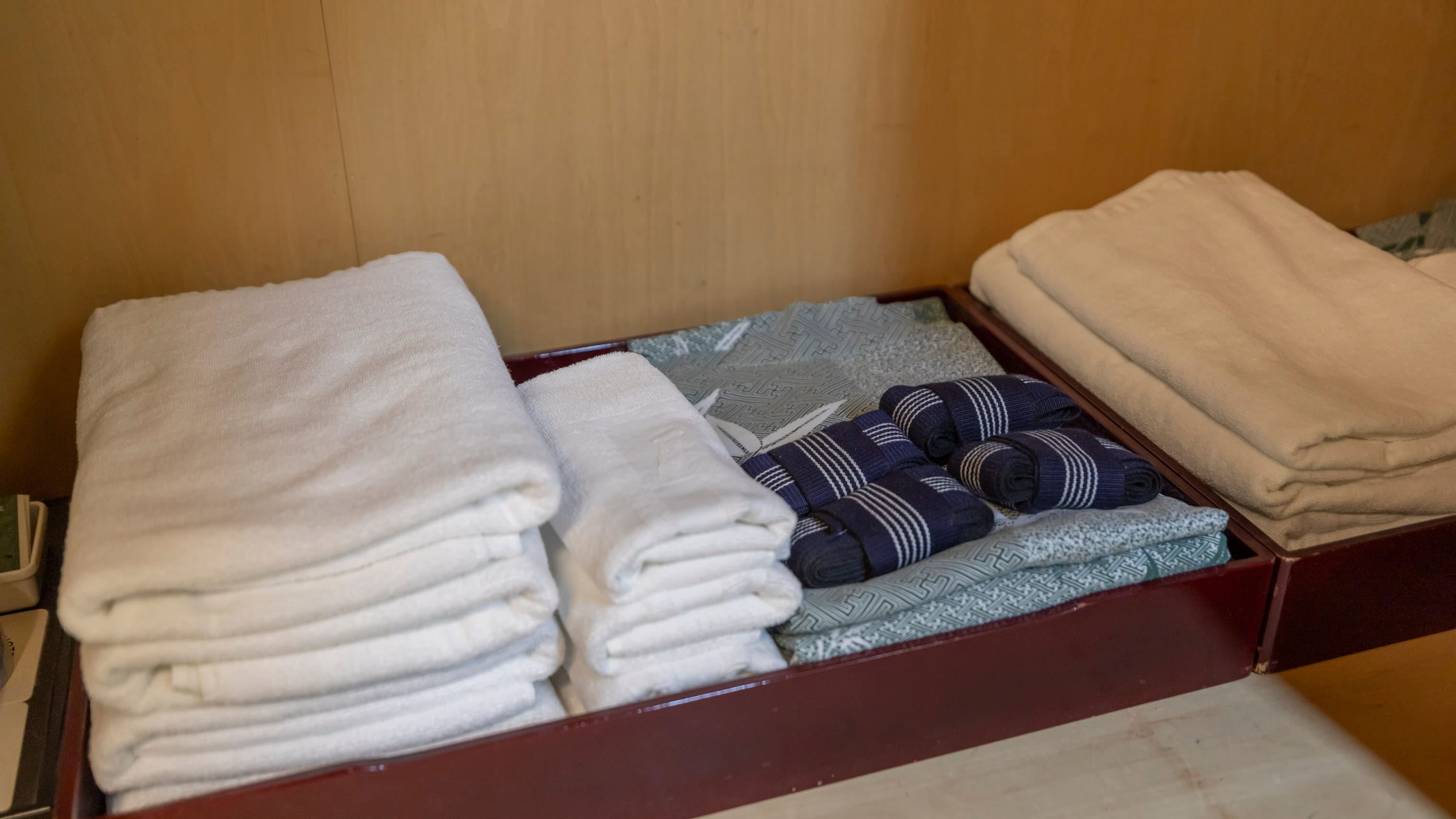 Japanese-style room 16 tatami mats 1-12 people