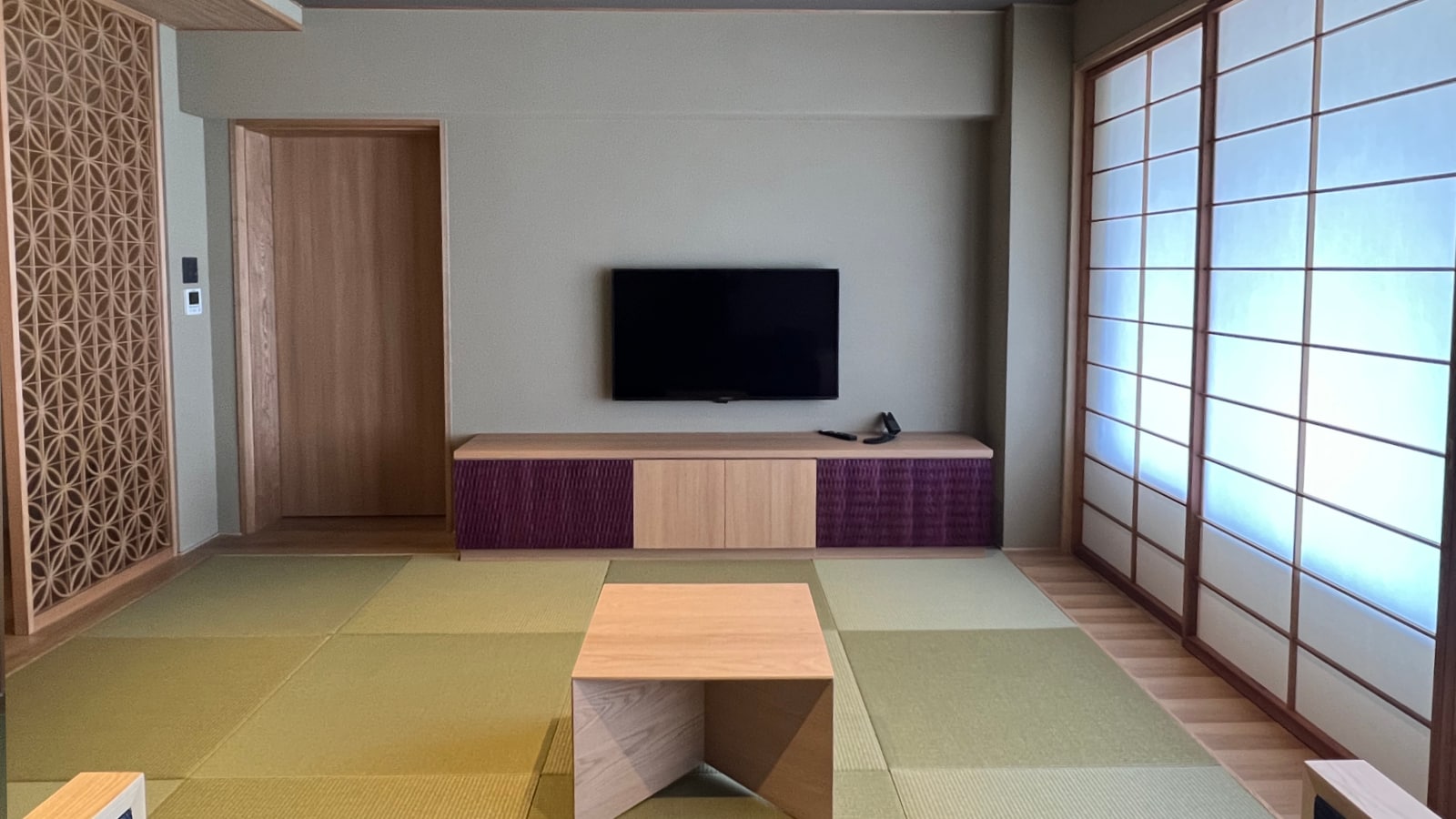 [Modern Suite Mikazuki] Anda juga dapat menggunakan aplikasi video di TV LCD Android 4K 50 inci