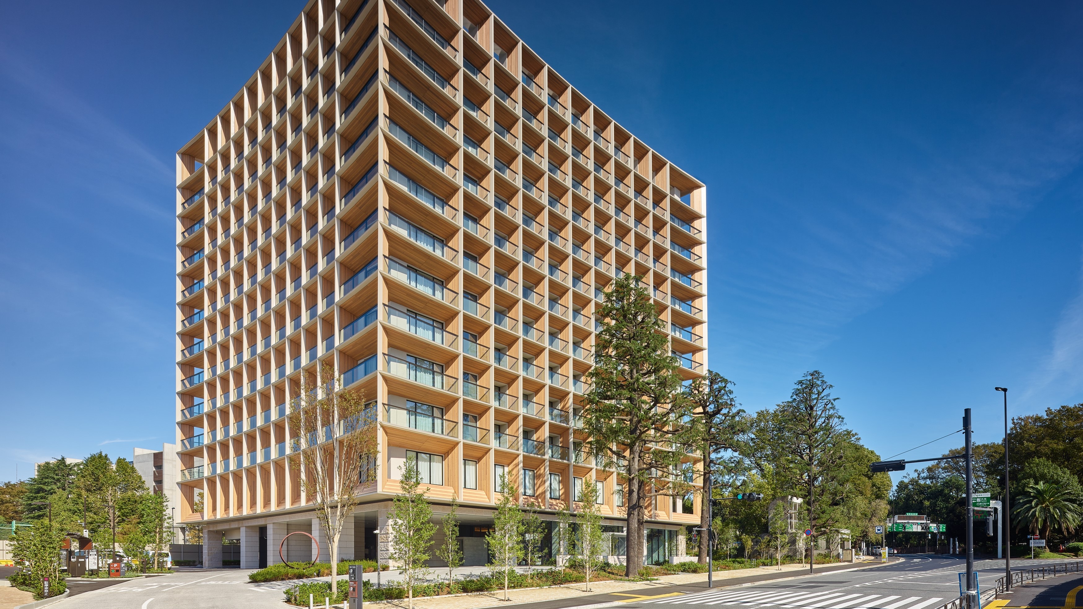 [Exterior design based on "curve" and "wood"]