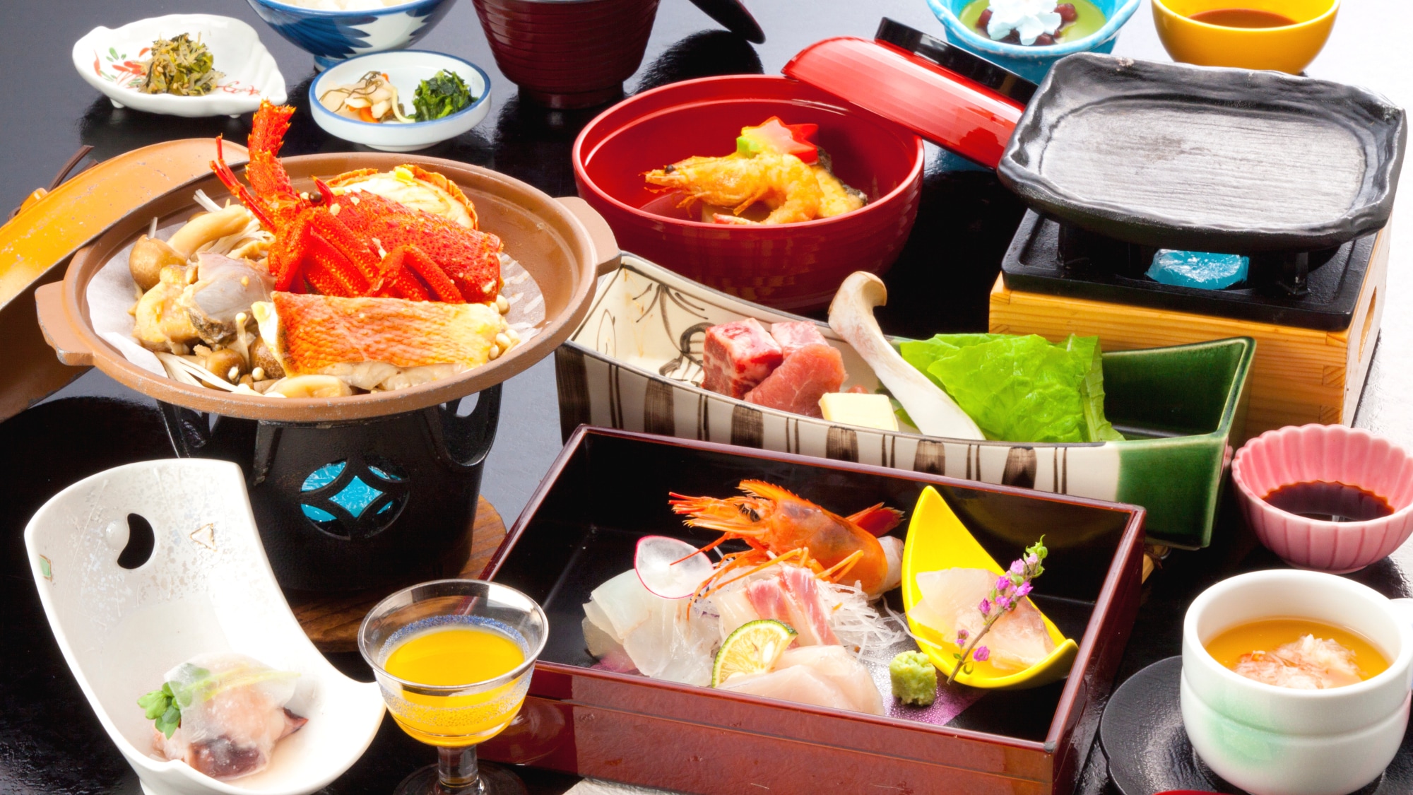 "Hanagasumi Gozen" is a dish unique to Minamichita! Our recommended standard Kaiseki meal is packed with fresh seafood.