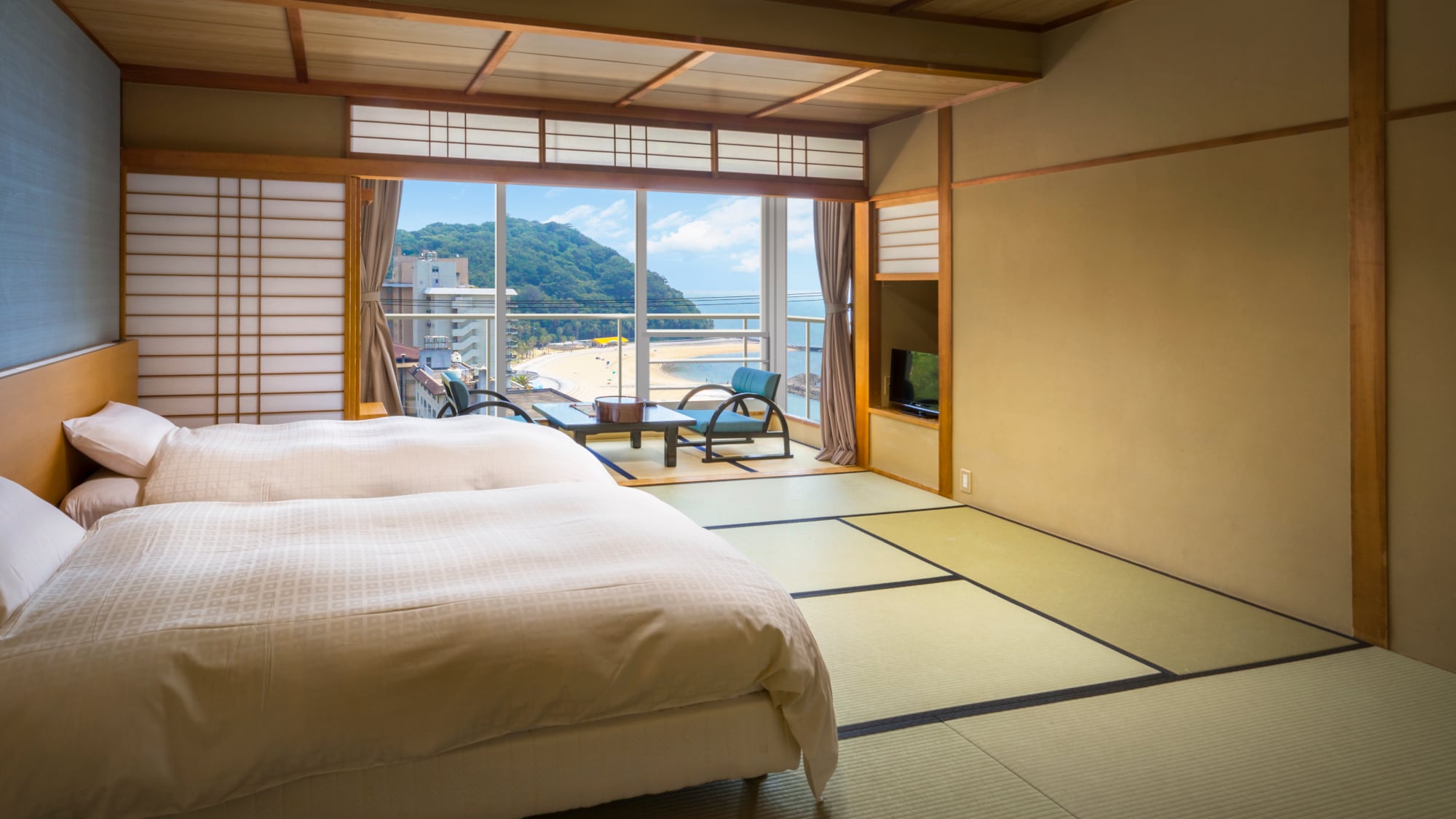 [Japanese-style twin room] Beds are available in the tatami room