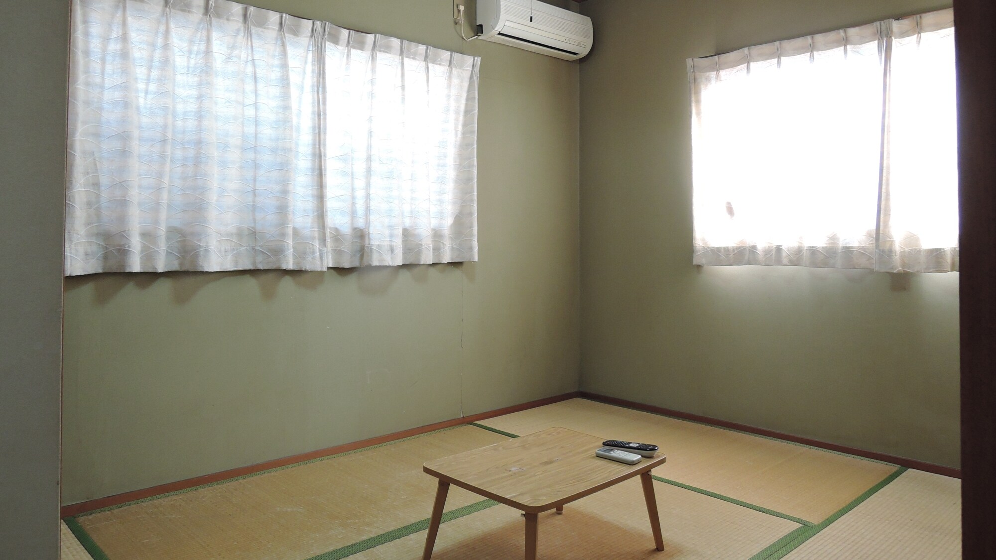 *[Guest room example] A clean and simple Japanese-style room