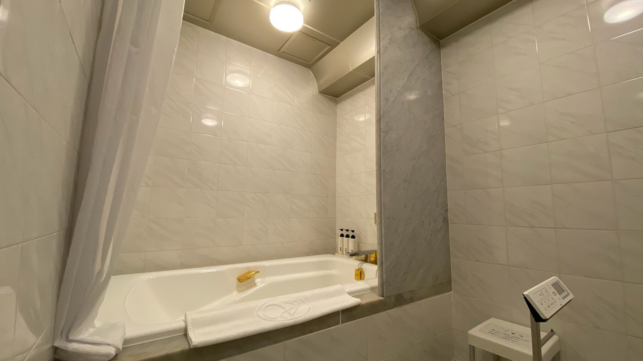 Executive Suite Room Bathroom ①