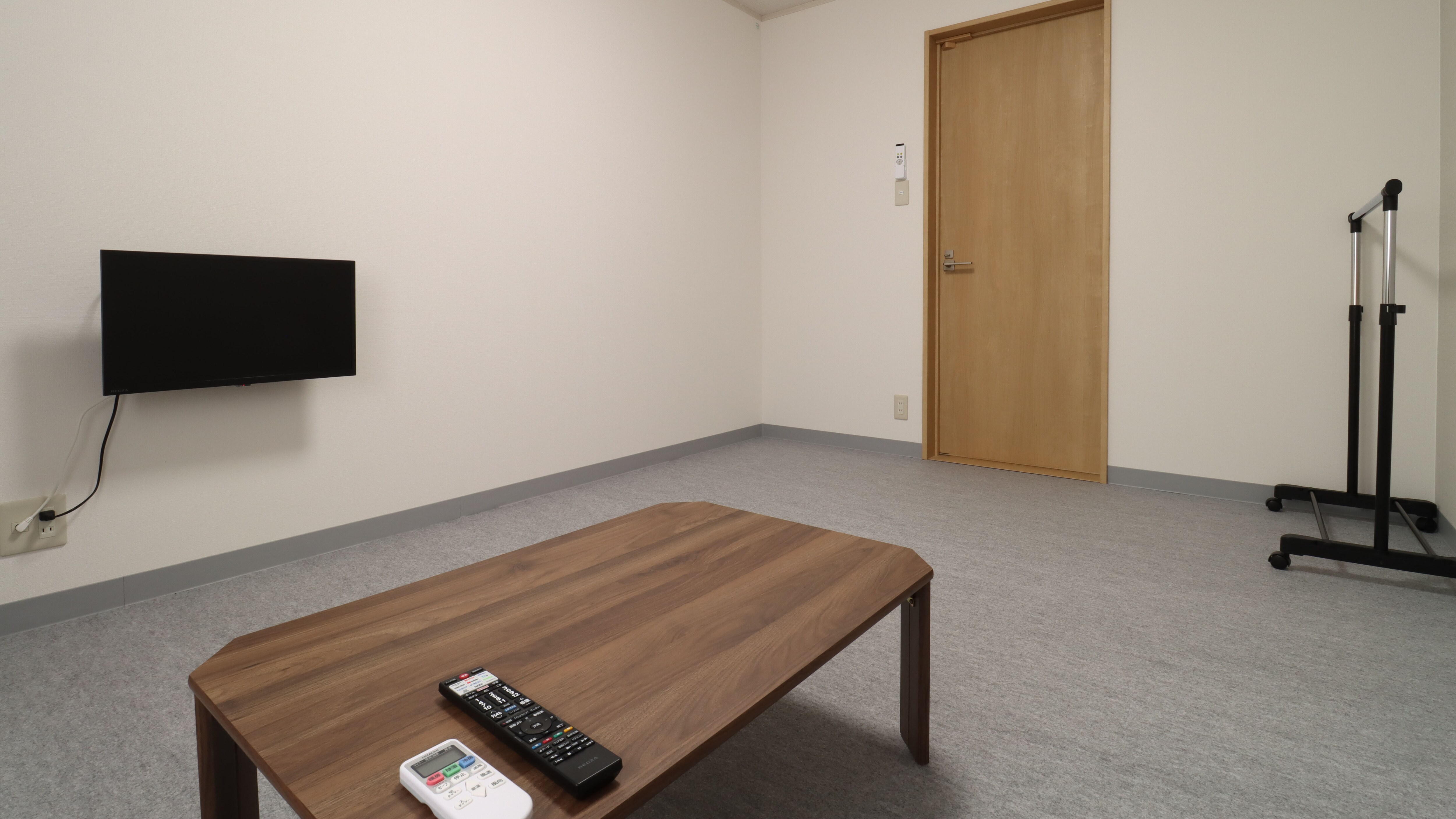 [203] You can watch internet TV with your own account.