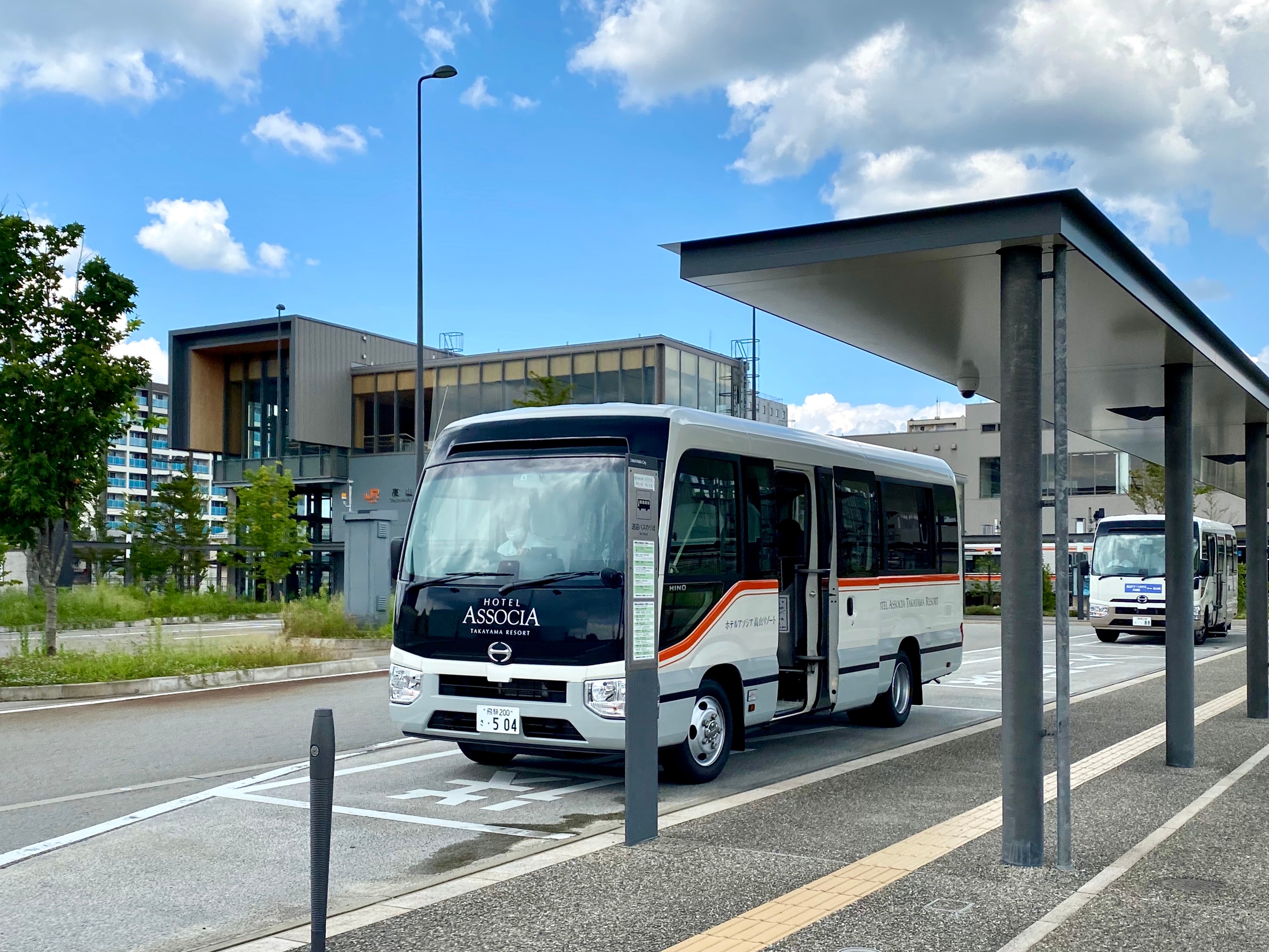 Hotel⇔JR Takayama Station - 8 minutes by shuttle bus