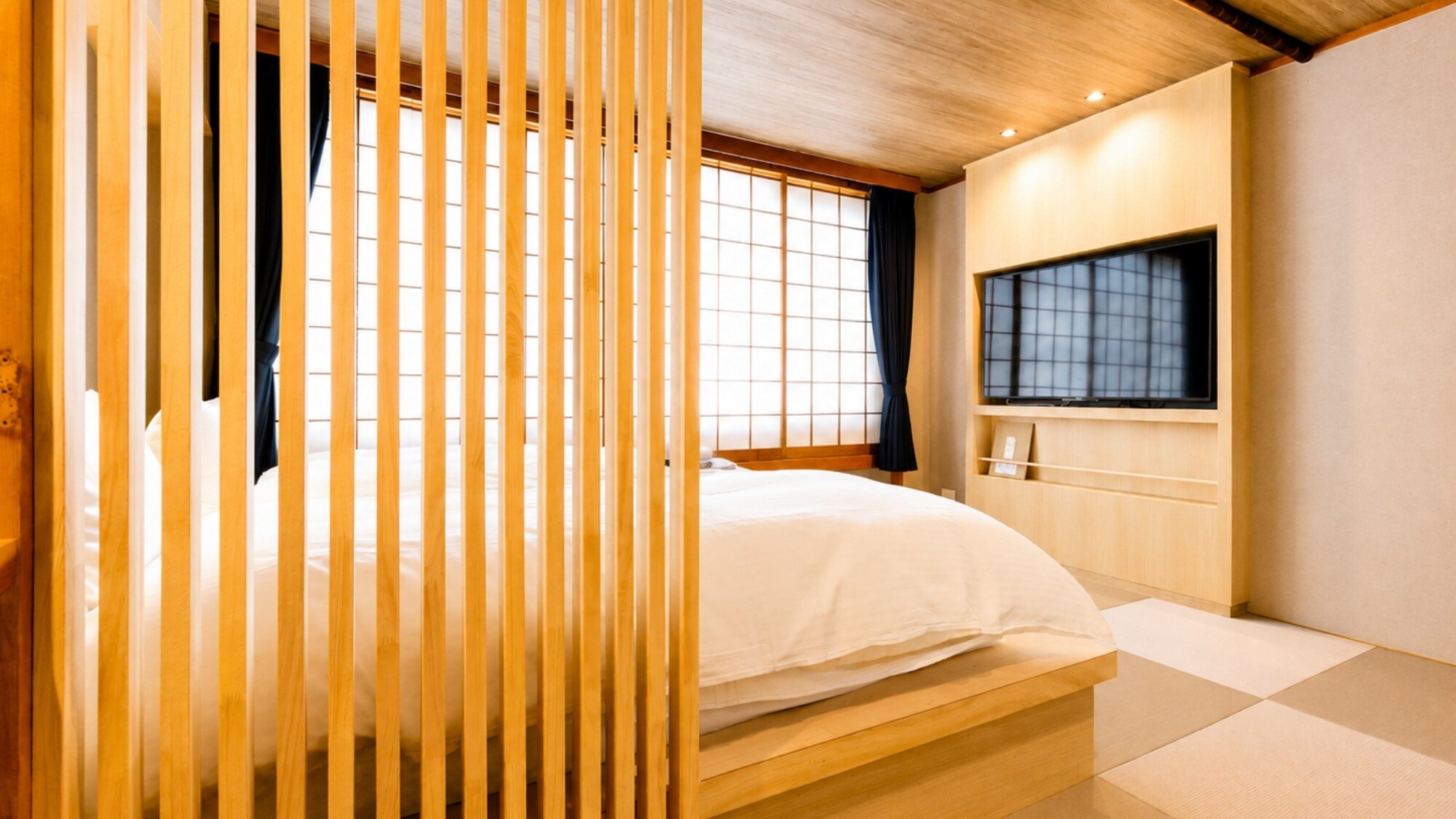 [10 tatami mats] Japanese modern deluxe | Accommodates 3 people, with shower toilet.