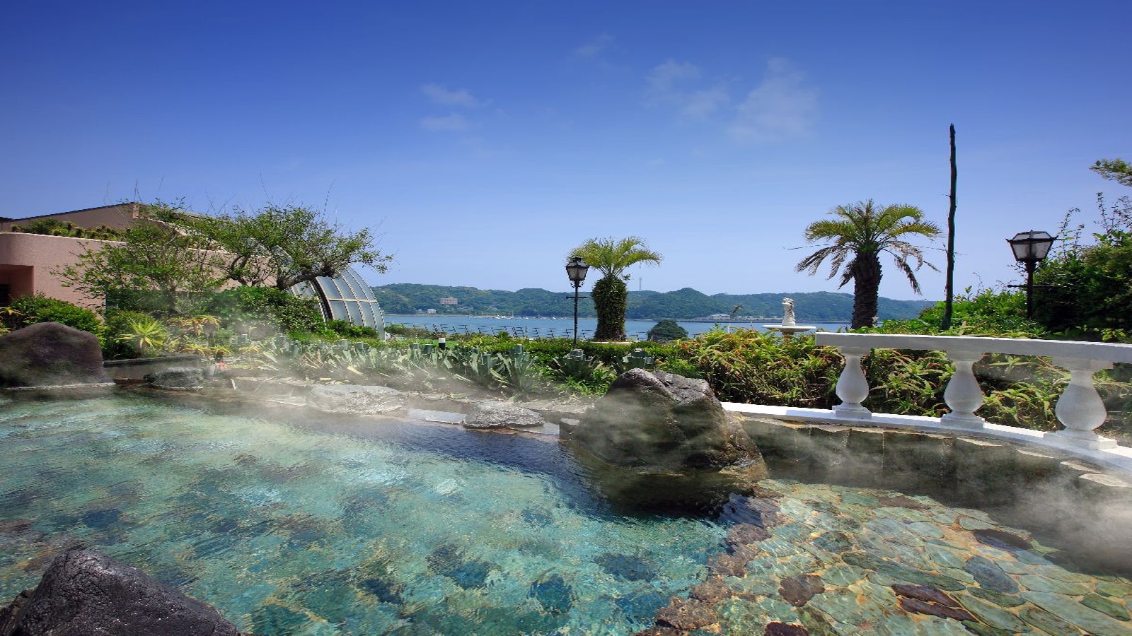 ◆ Information on the large communal bath ◆ A weakly alkaline simple hot spring that is colorless and transparent and has the effect of relieving muscle pain and fatigue.