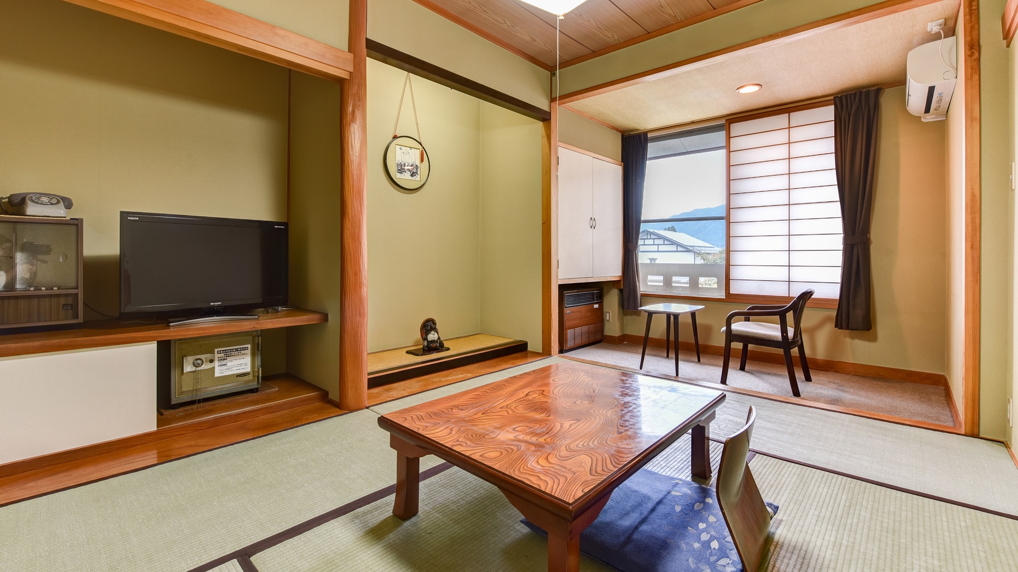 *[Example of seating] 6 tatami Japanese-style room/You can relax in this purely Japanese-style room.