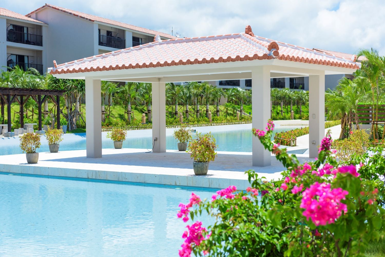 courtyard/villa garden