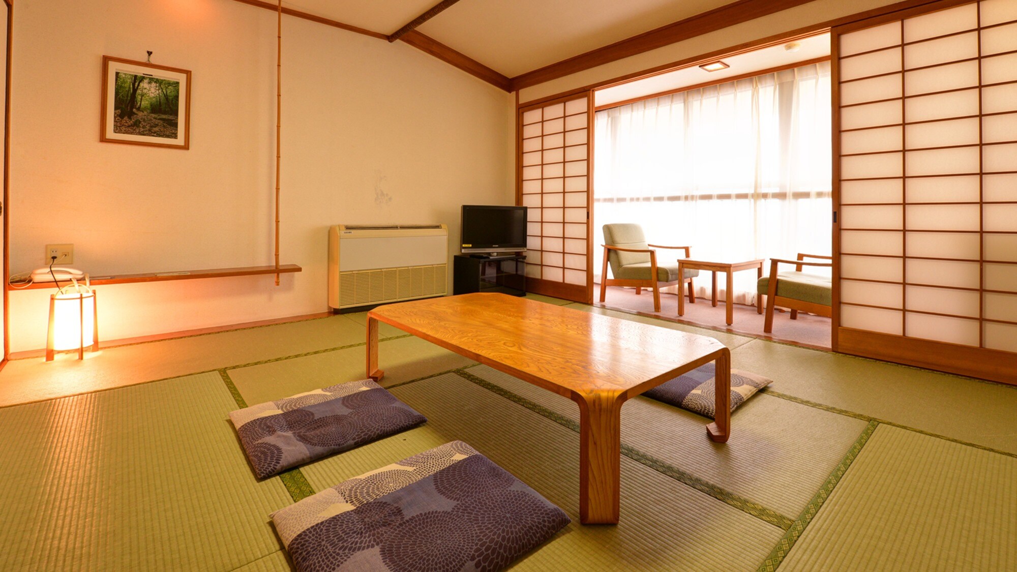 *10 tatami Japanese-style room (example of guest room) / Perfect for families and groups. Enjoy a relaxing time in a Japanese-style room with a calm atmosphere.
