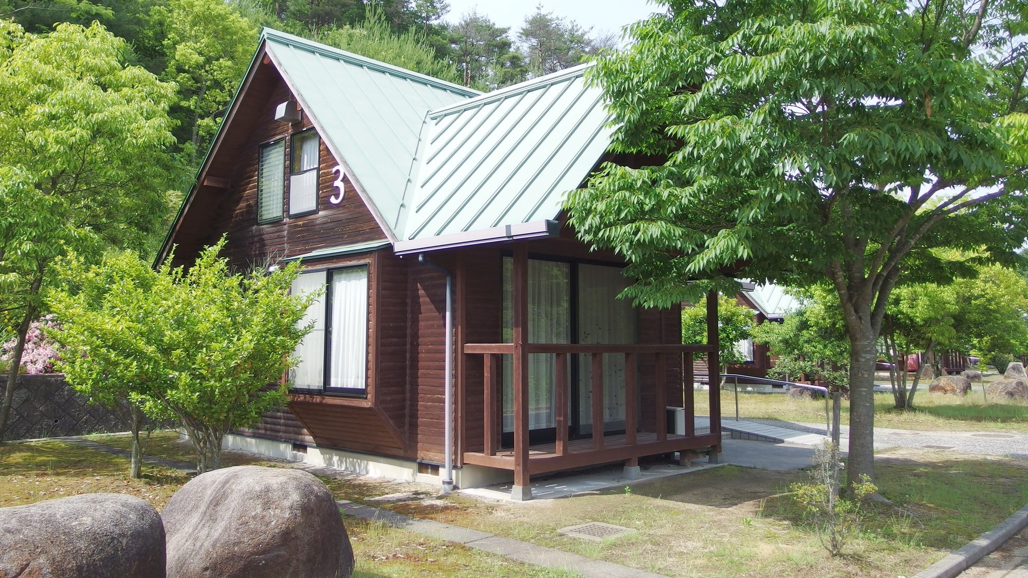 * [Example of guest room] Lakeside bungalow (exterior)